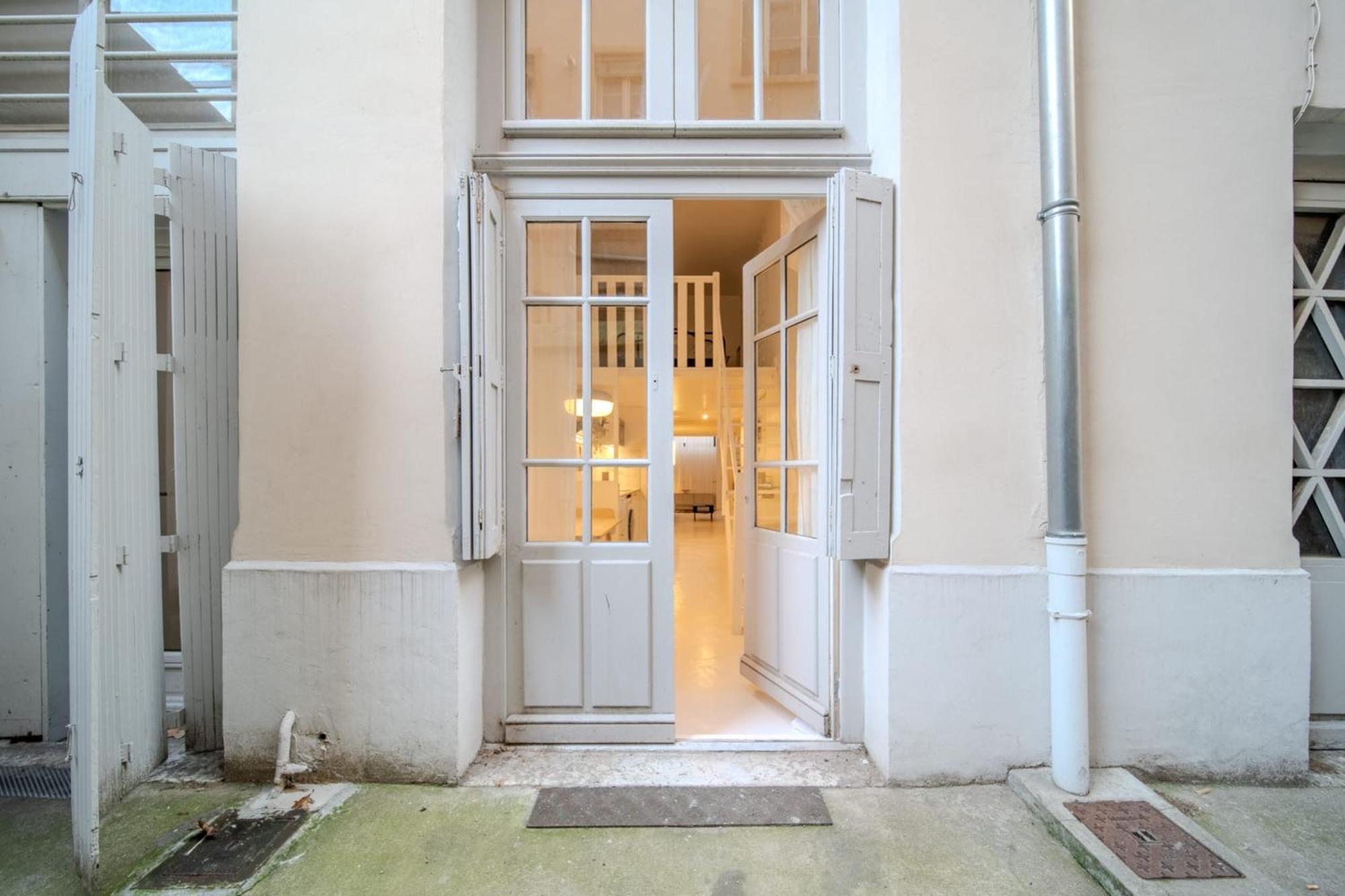 Charming Renovated Pied-a-terre Saxe Gambetta Apartment
