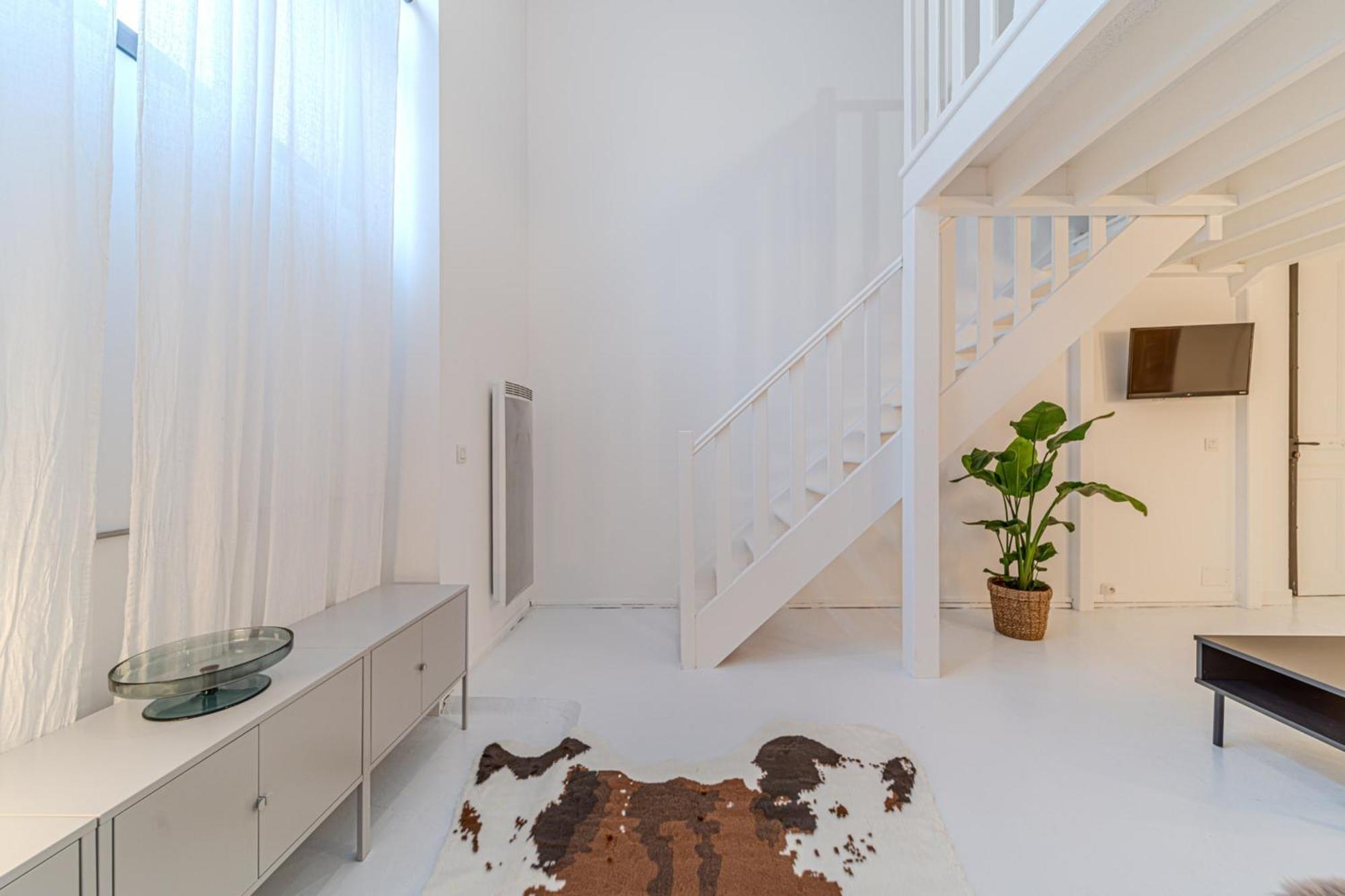 Charming Renovated Pied-a-terre Saxe Gambetta Apartment