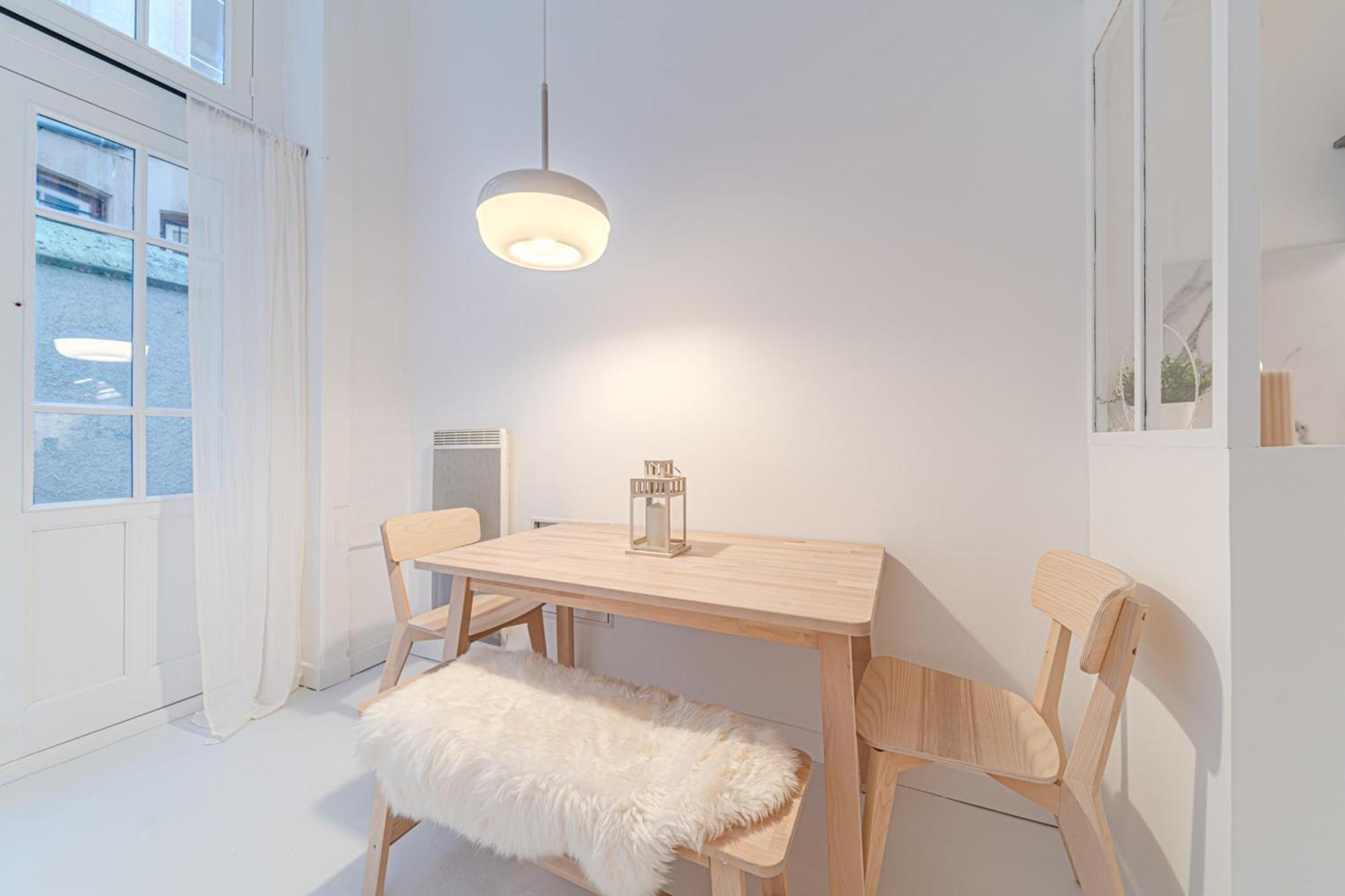 Charming Renovated Pied-a-terre Saxe Gambetta Apartment