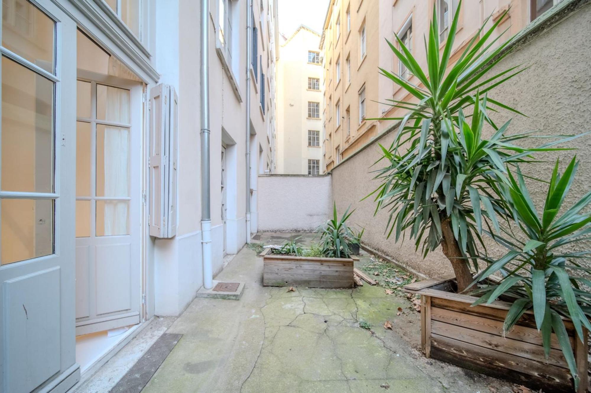 Charming Renovated Pied-a-terre Saxe Gambetta Apartment