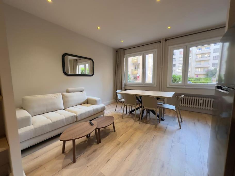 Joli 4 Pieces Tete D'or Apartment
