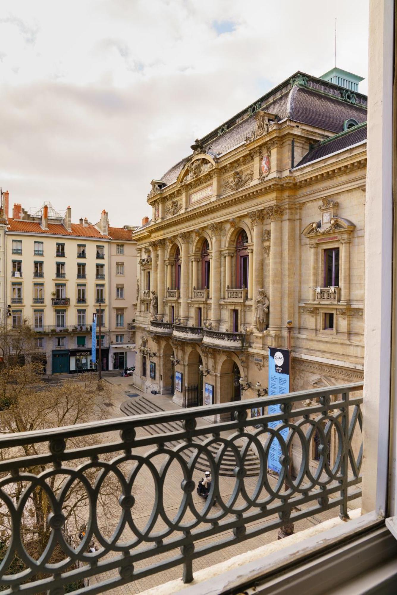 Du Theatre Hotel 2*