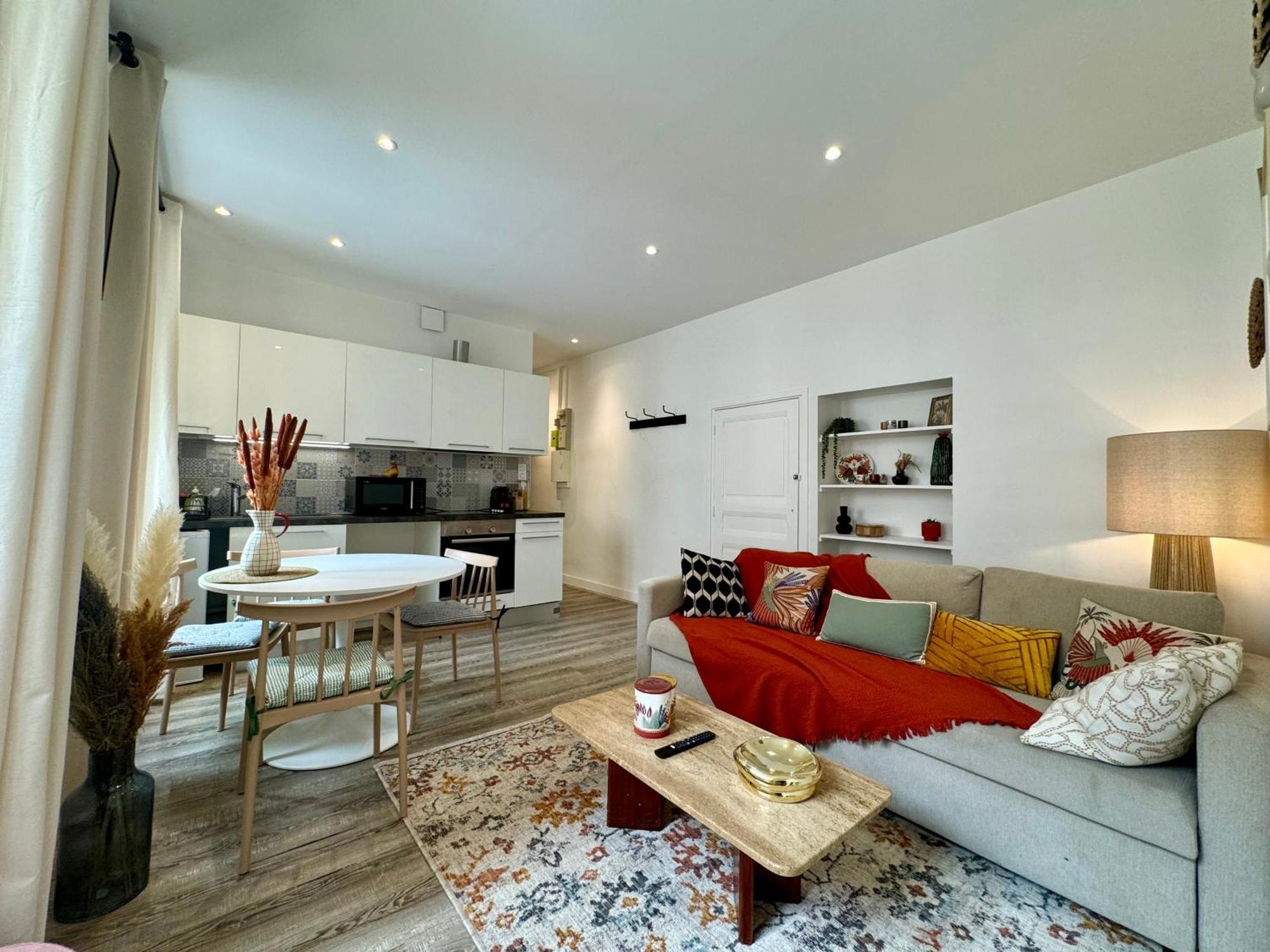 Apartment Tango *