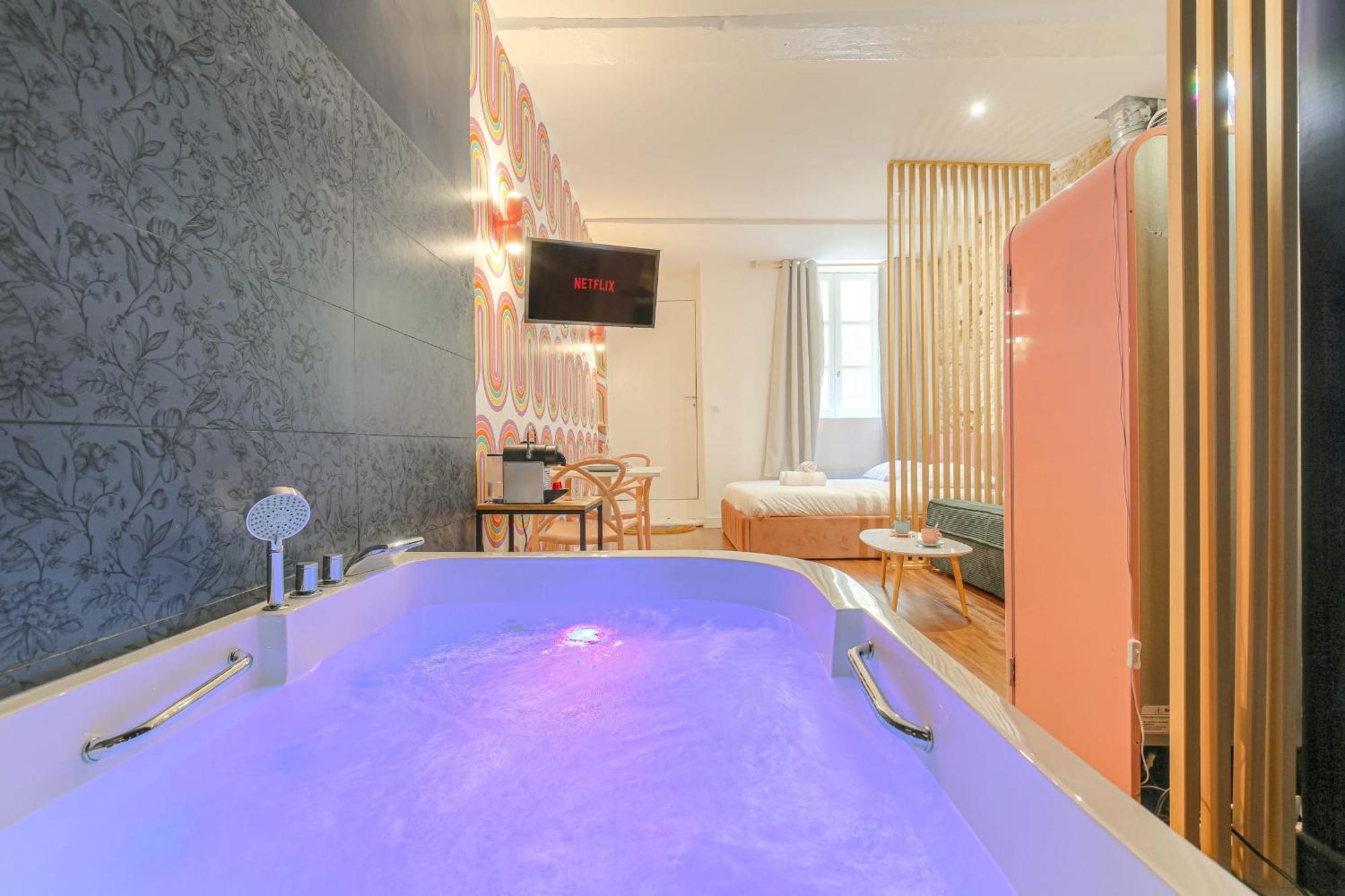 Design Et Pop Avec Balneo Apartment Lyon