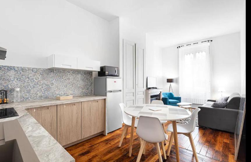 Apartment 2 Pieces Jean Mace Et Stationnement *