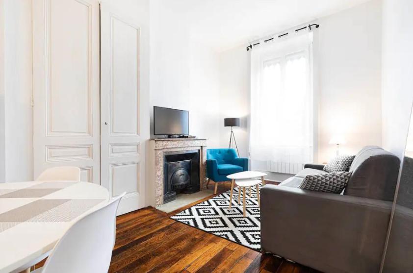 2 Pieces Jean Mace Et Stationnement Apartment