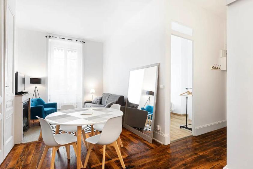 Apartment 2 Pieces Jean Mace Et Stationnement *