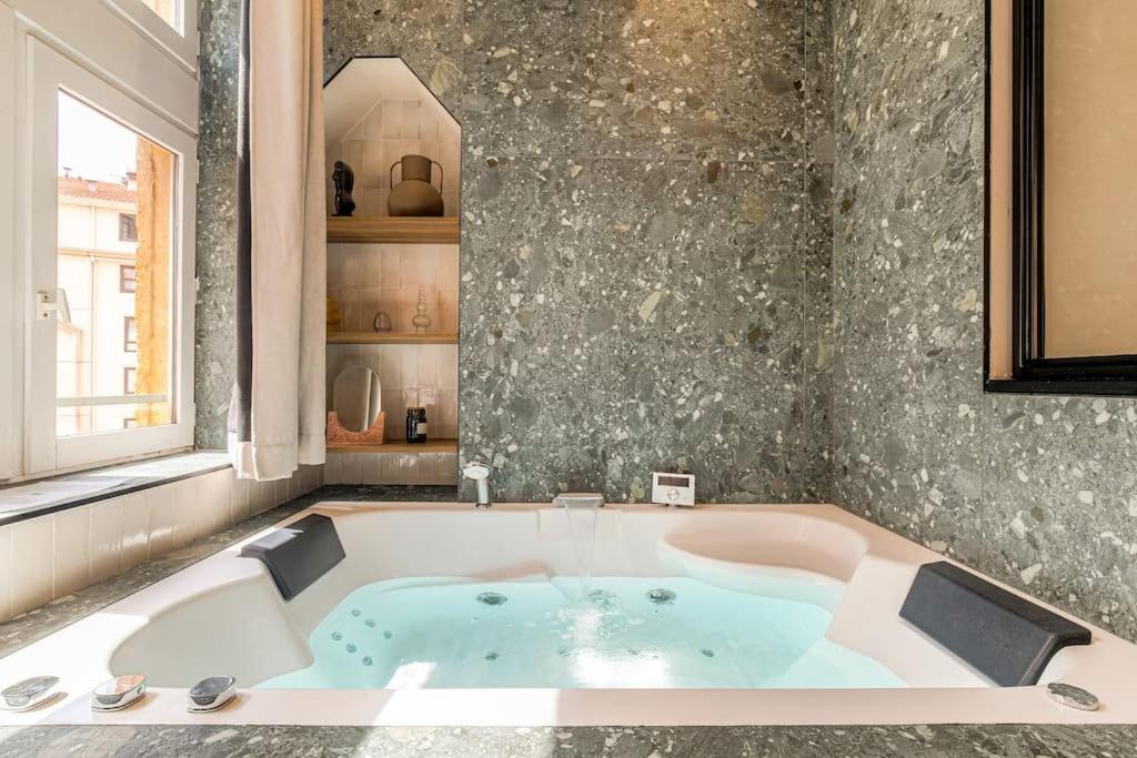 Apartamento Labolla, Cocon Avec Spa, Coeur De Lyon