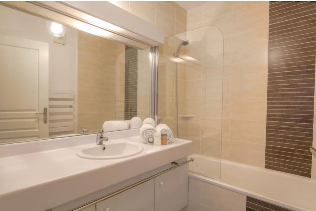 Appartement T2 Calme Avec Parking Entre Perrache Et Confluence Lyon