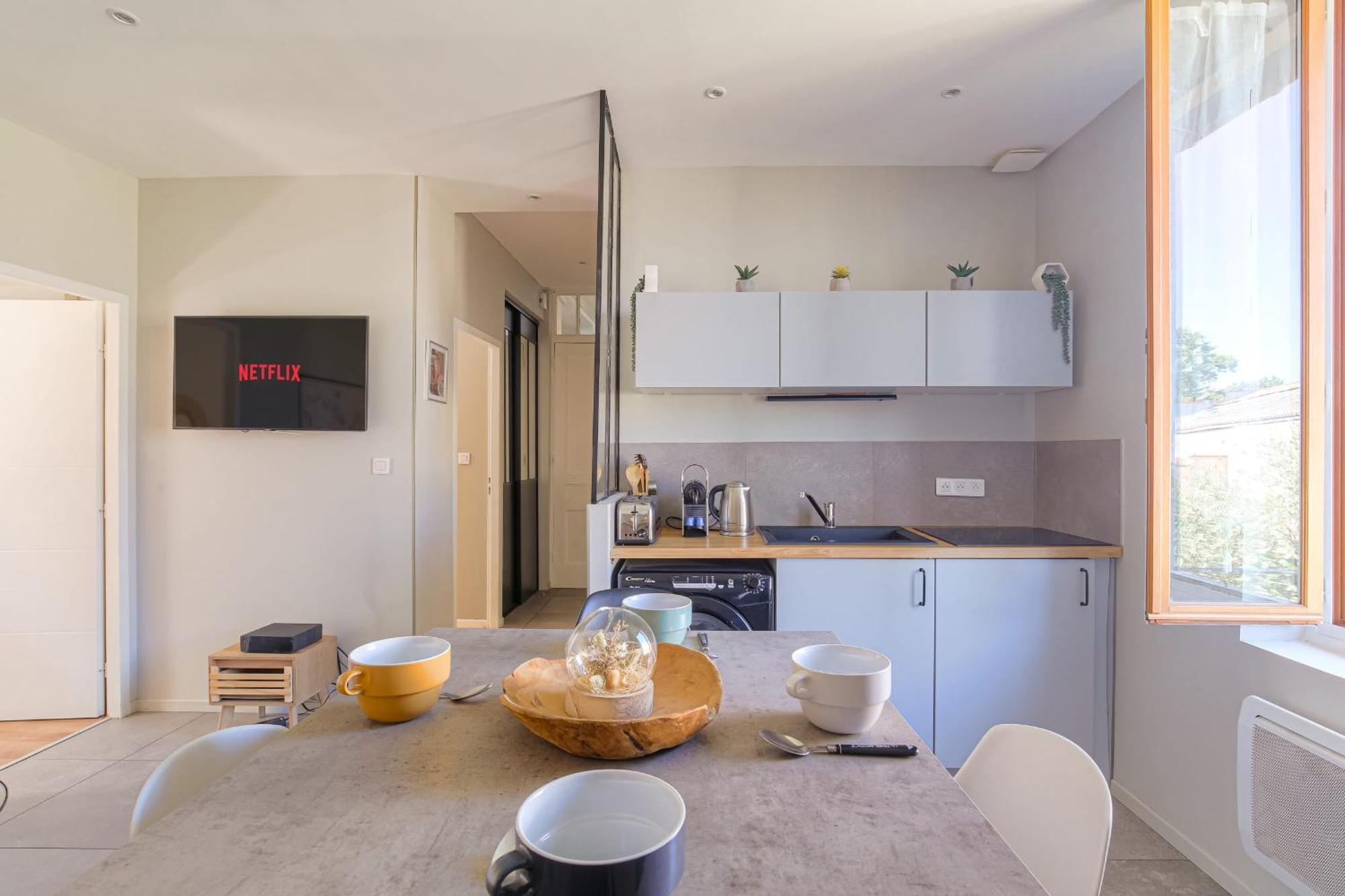 Convivial Et Calme Proche Parilly Et Gerland Apartamento