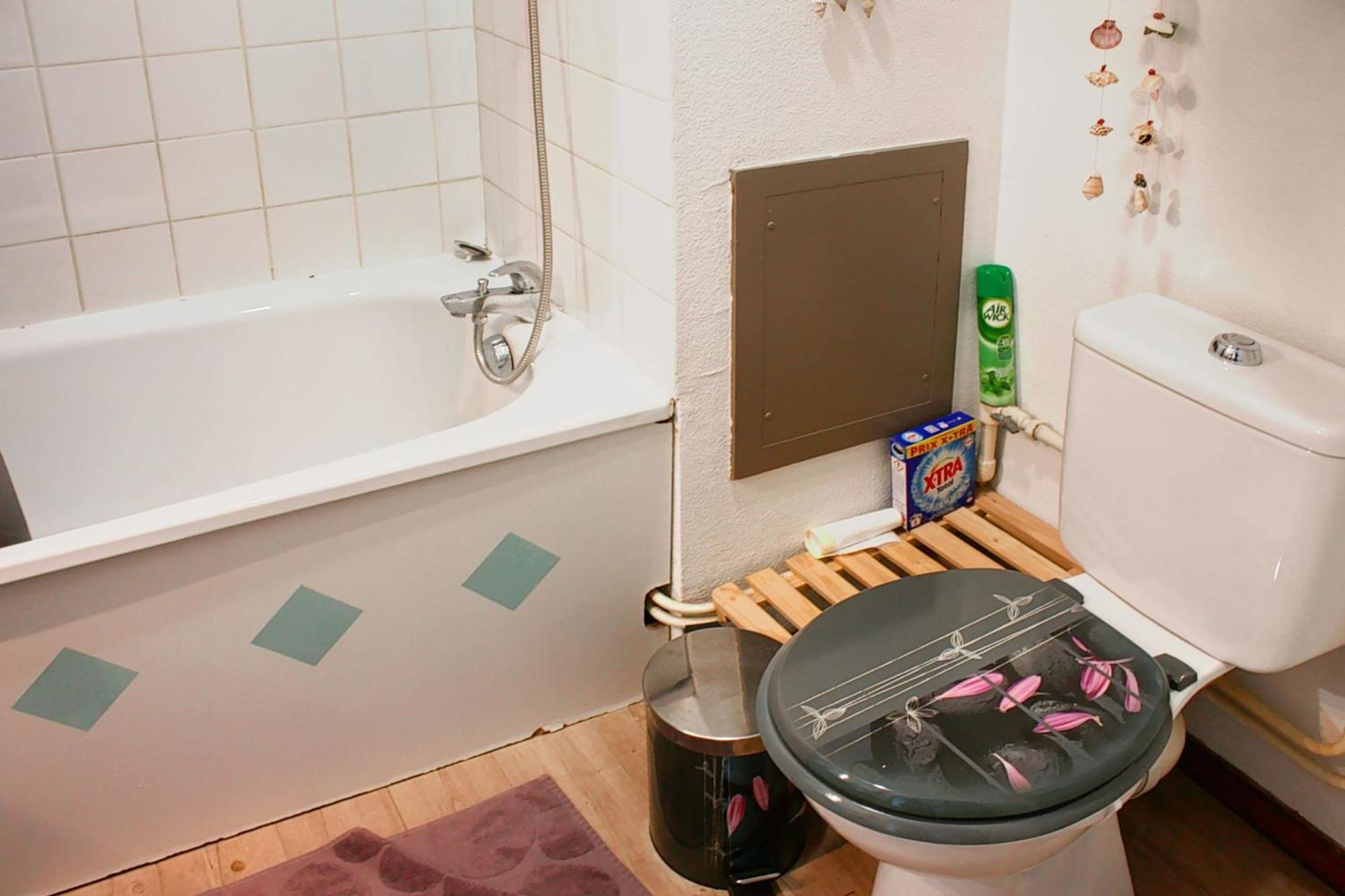 Charming In The Heart Of 3rd District Apartment