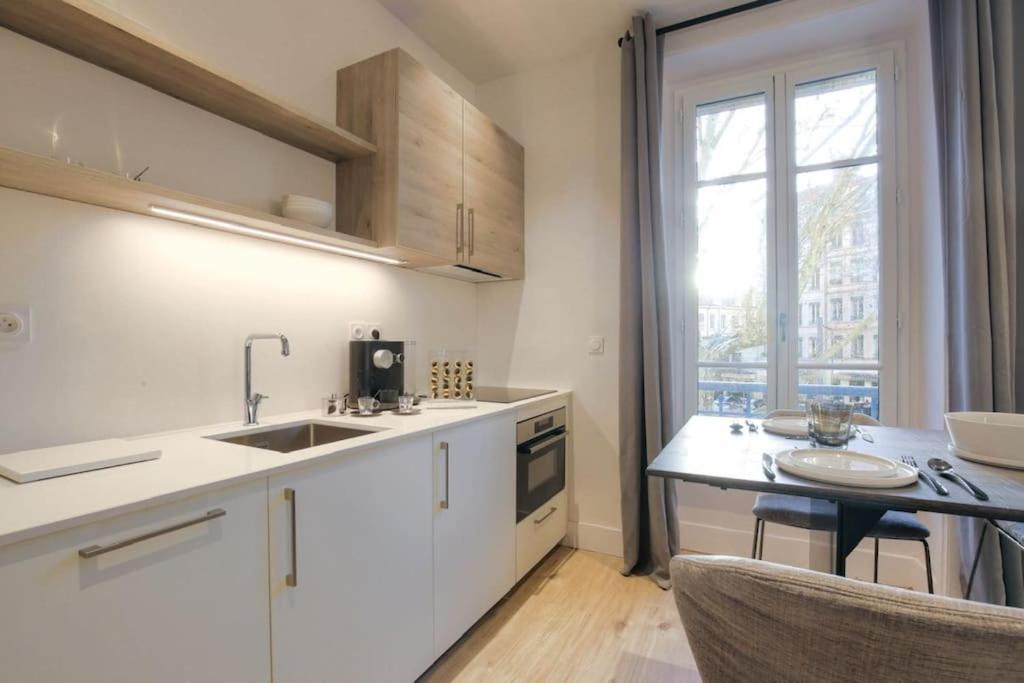 Superbe Studio, Tete D'or, *