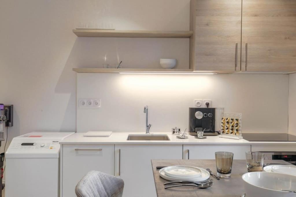 Superbe Studio, Tete D'or, *