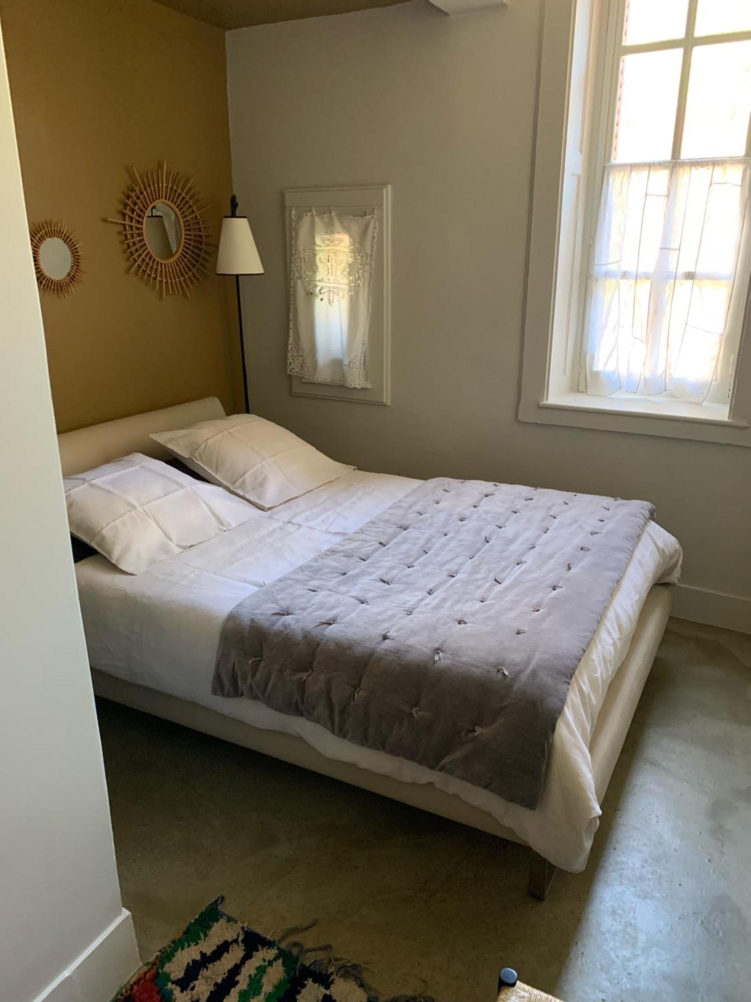 Nuit Au Chateau Bed & Breakfast Lyon