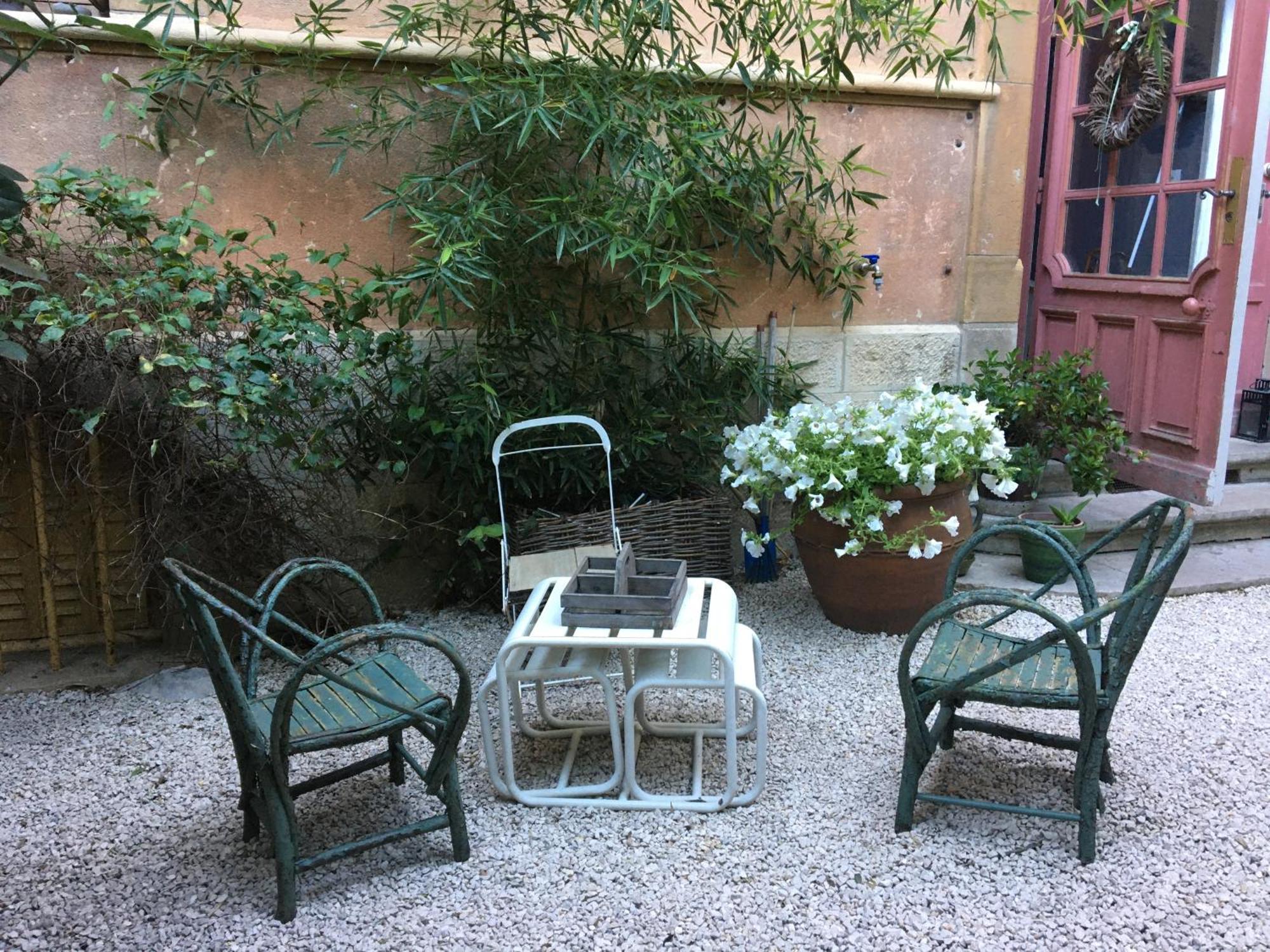 Nuit Au Chateau Bed & Breakfast Lyon