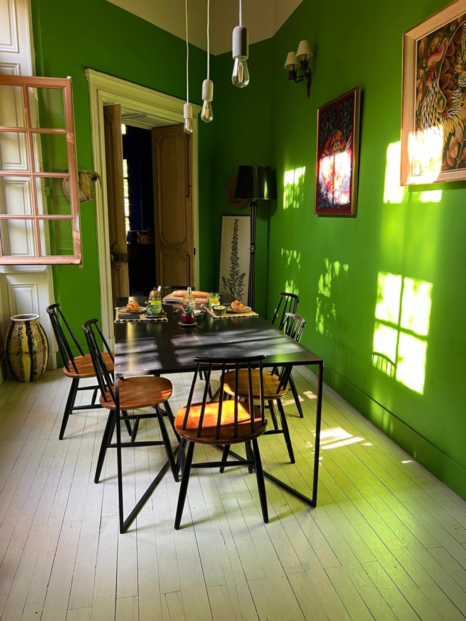 Nuit Au Chateau Bed & Breakfast