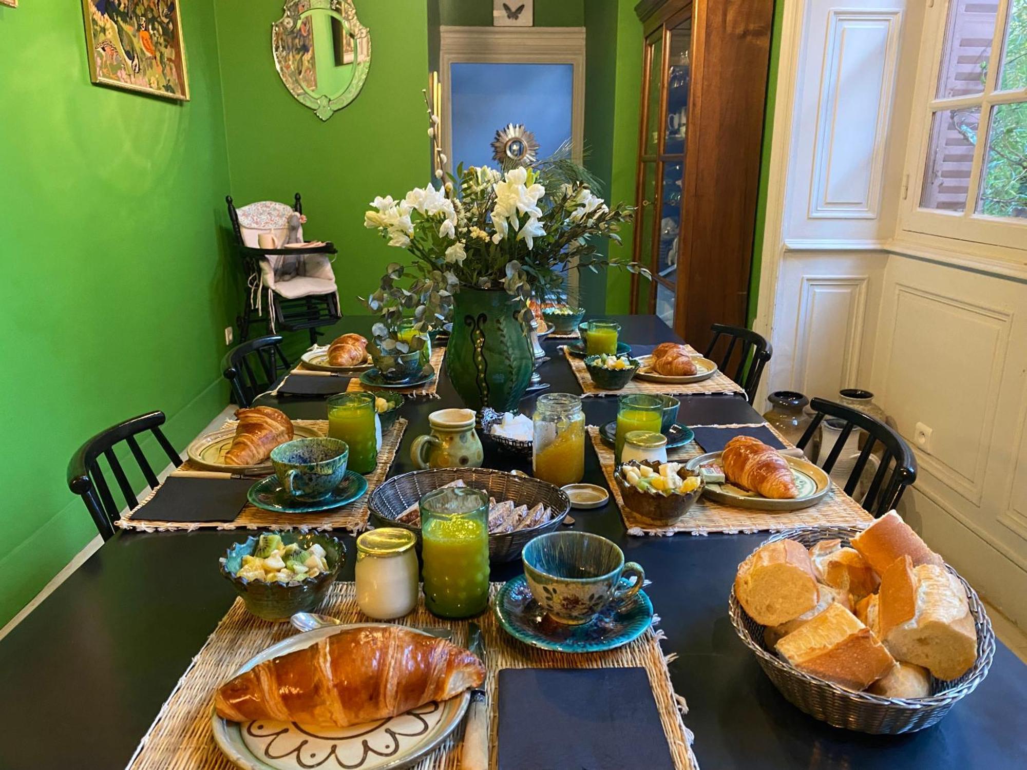 Nuit Au Chateau Bed & Breakfast *