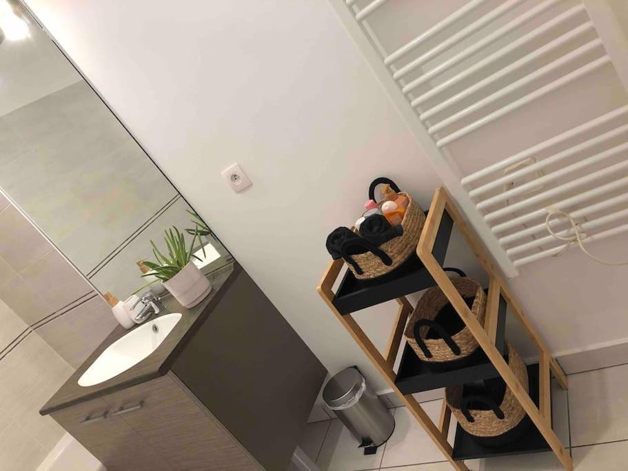 Appartement Un Balcon A Monplaisir- 4 Lits -garage - 47m2