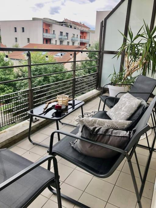 Appartement Un Balcon A Monplaisir- 4 Lits -garage - 47m2 *