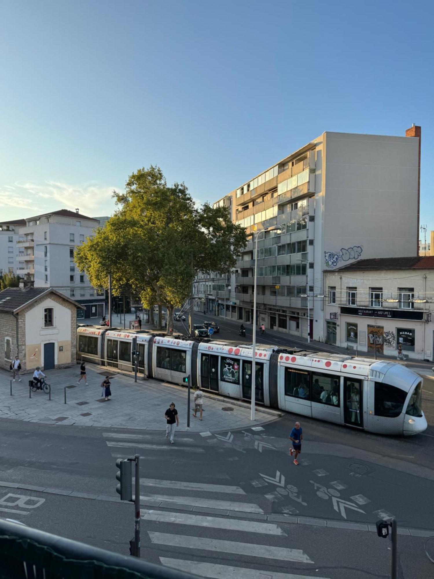 Dauphine - Pres De La Gare Apartment
