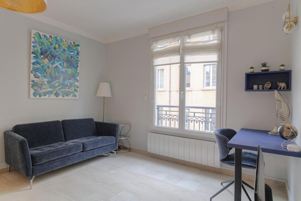 Apartment Fonctionnel Et Bien Situe, Coeur 6eme *