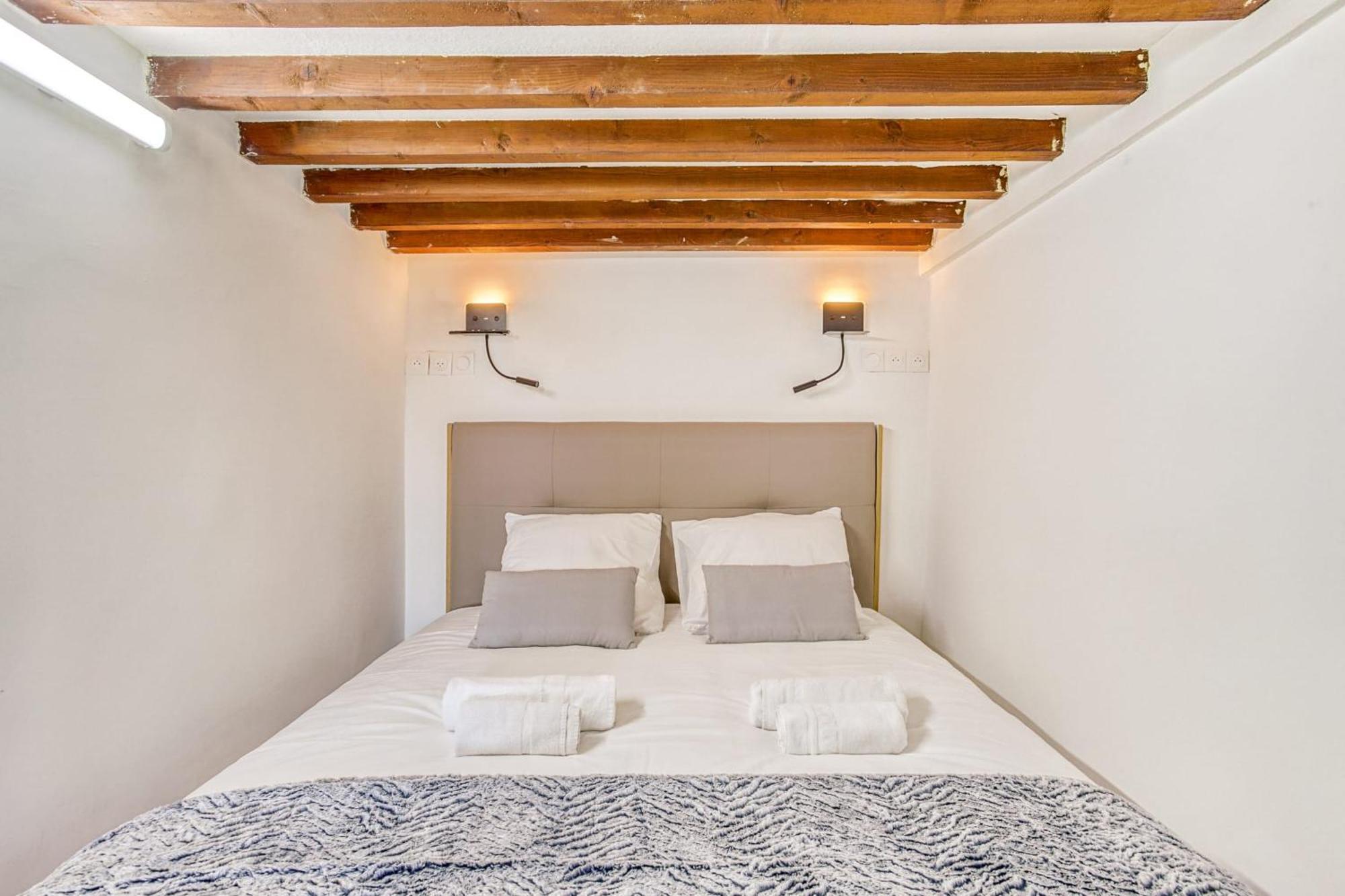 Charming 6-person Terreaux & Croix Rousse Area Apartment