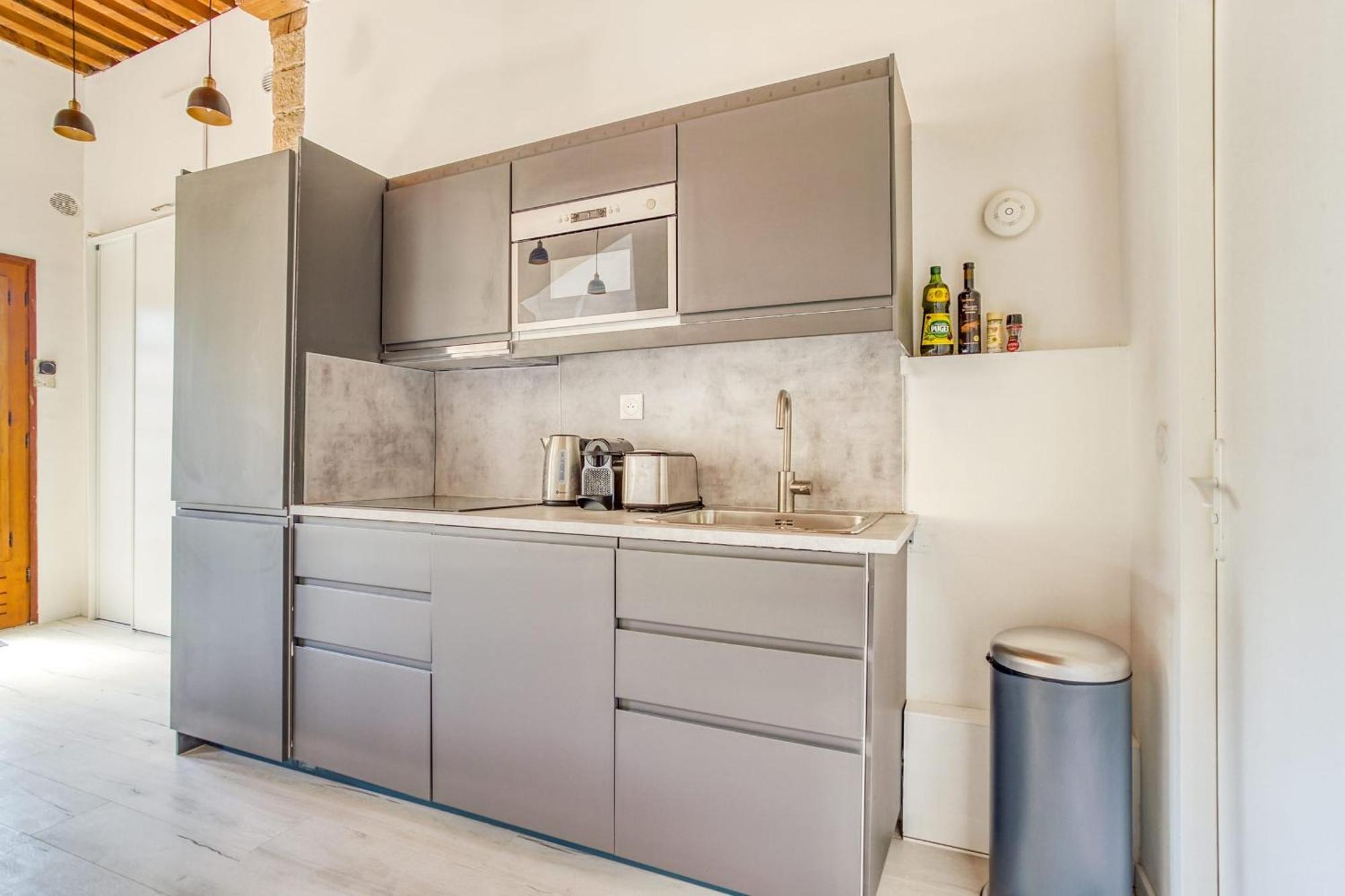 Charming 6-person Terreaux & Croix Rousse Area Apartment Lyon
