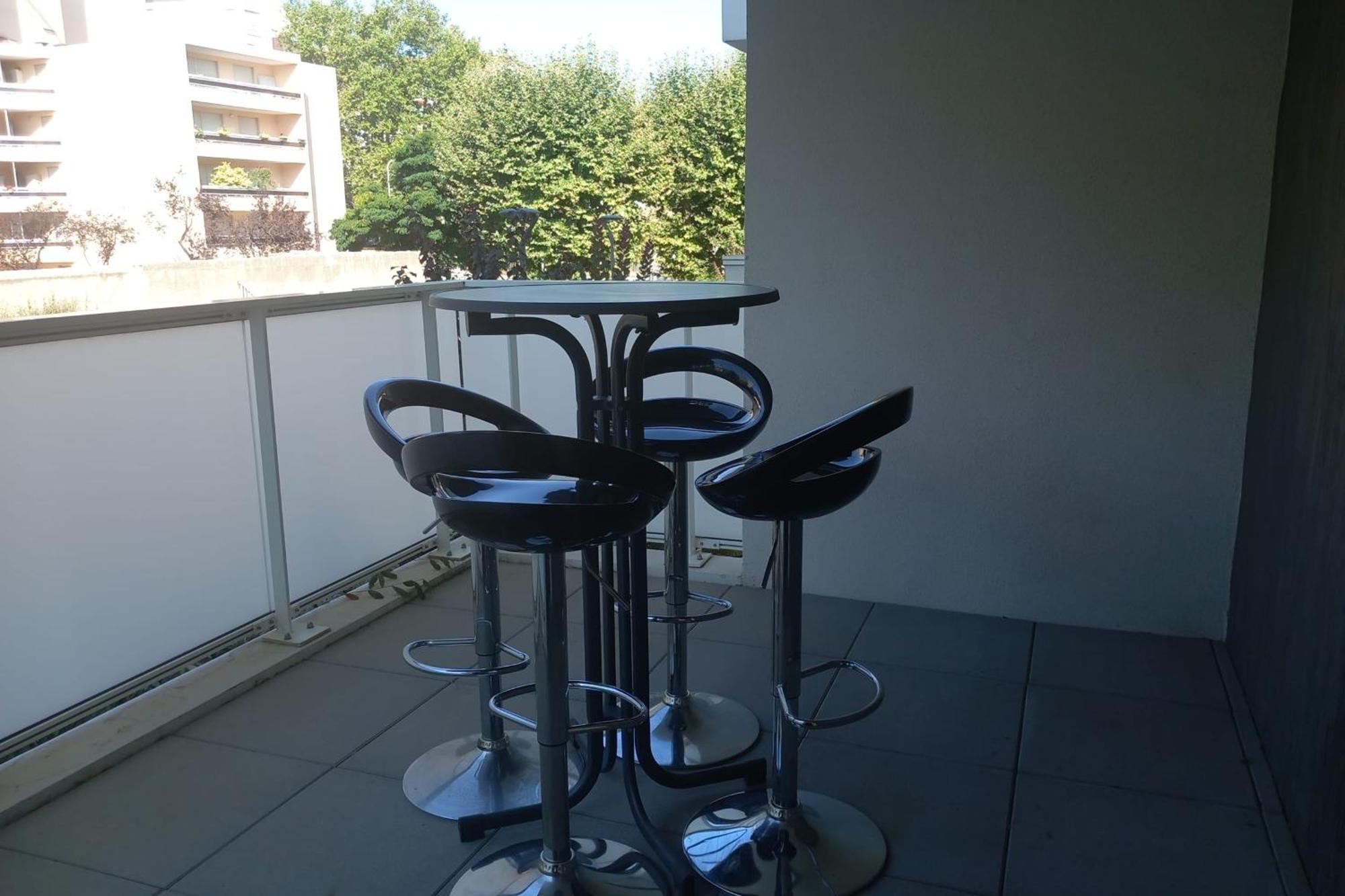 69a - Cosy Ideally Located Gerland Apartment