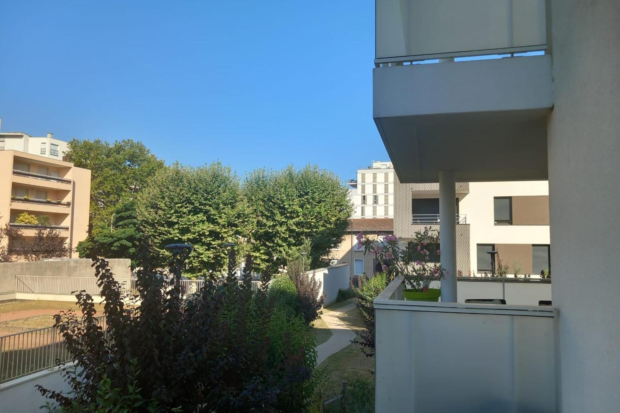 69a - Cosy Ideally Located Gerland Apartment *