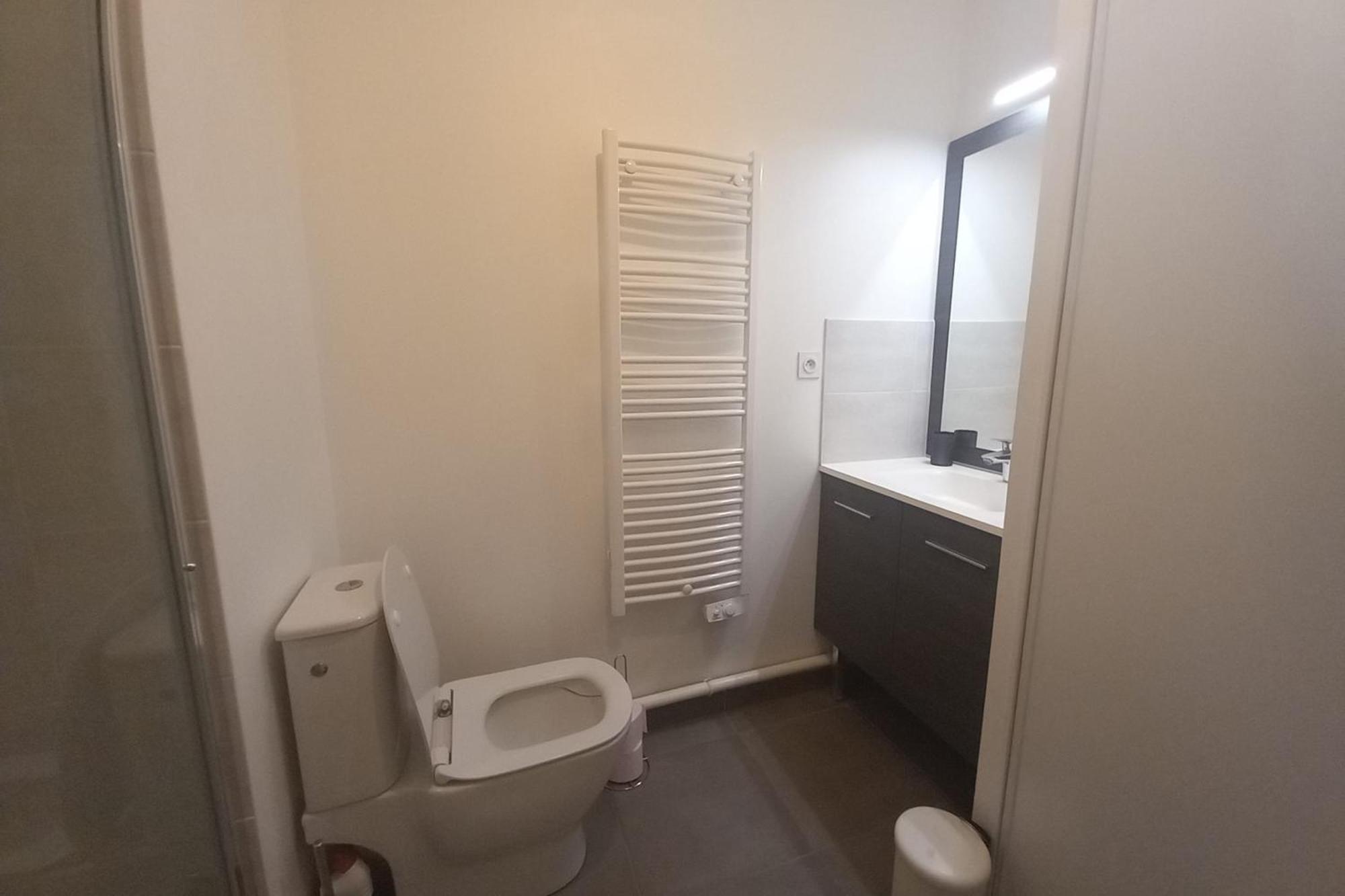 69a - Cosy Ideally Located Gerland Lyon
