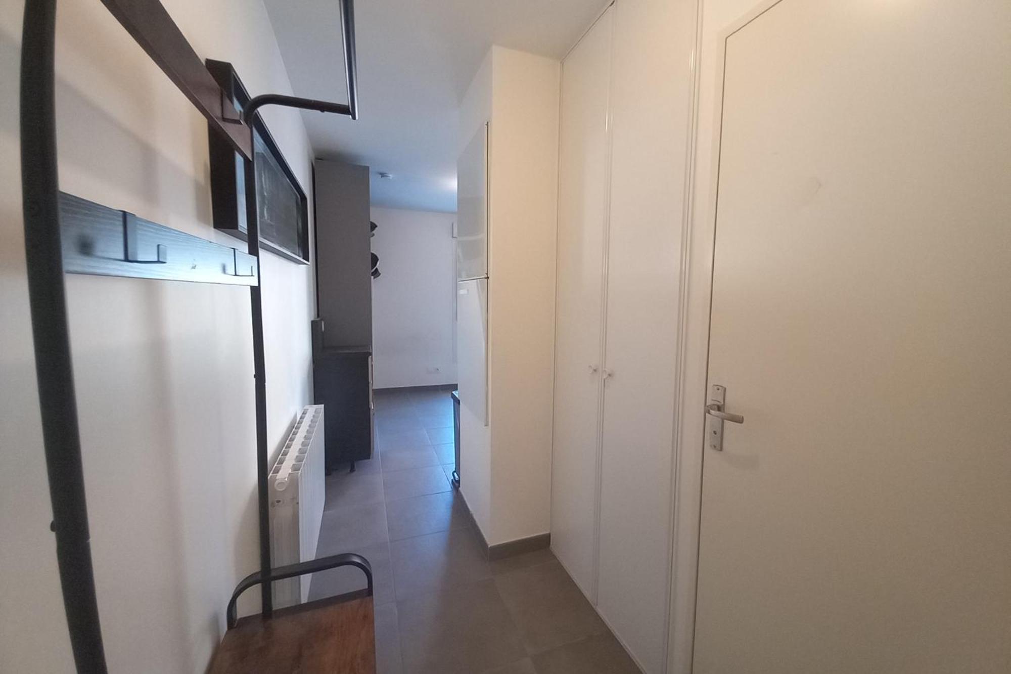69a - Cosy Ideally Located Gerland