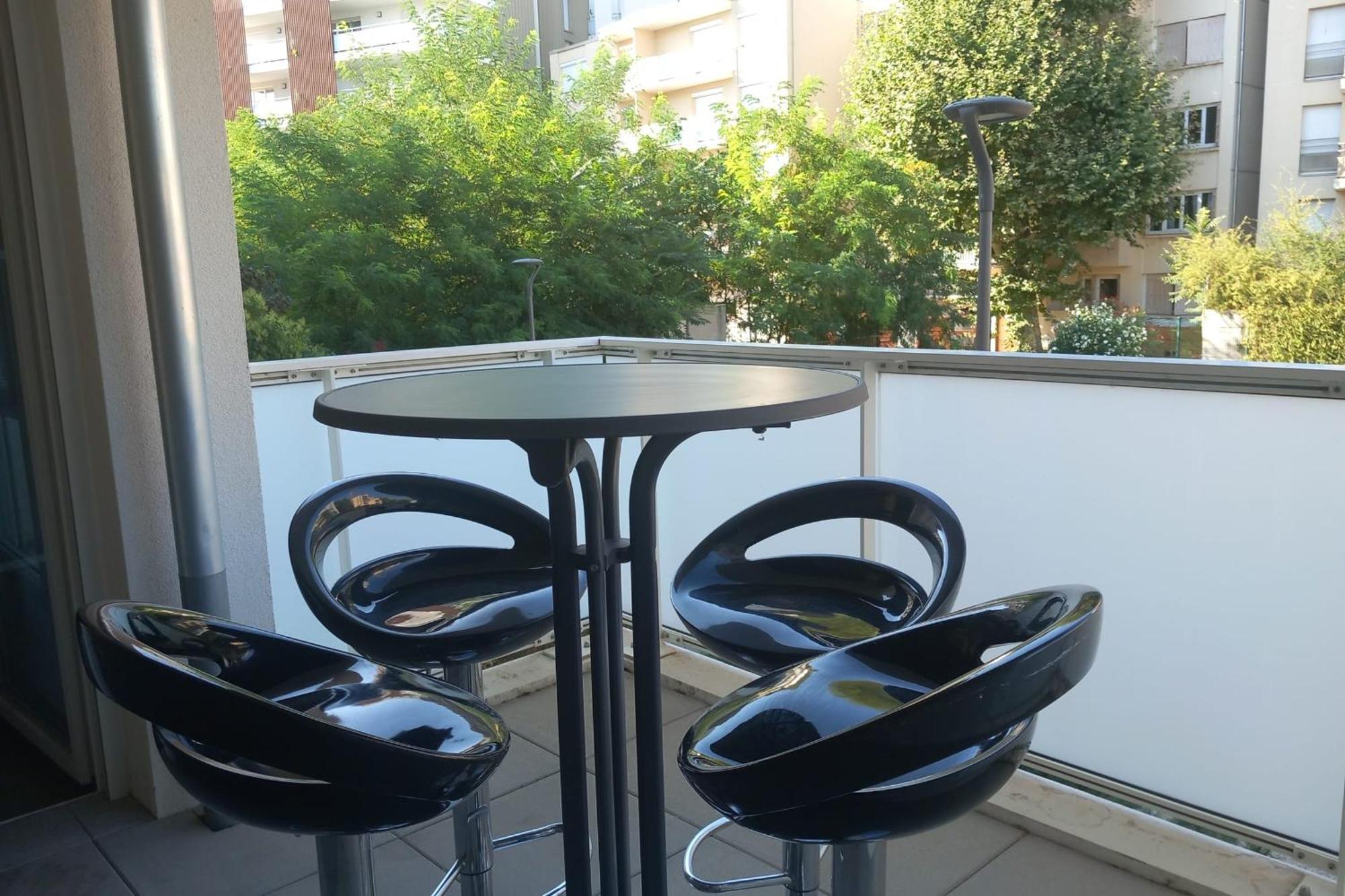 69a - Cosy Ideally Located Gerland Apartment *