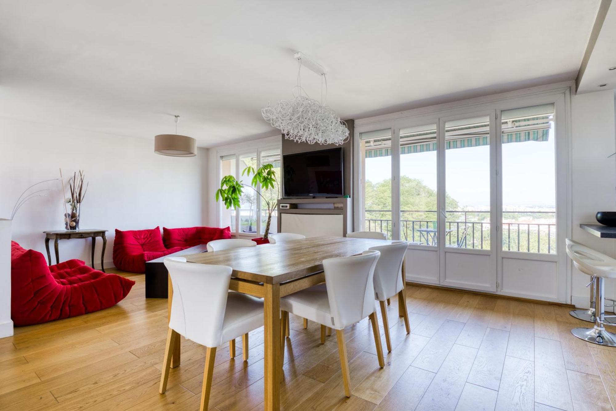 Appartement Superbe 3ch Terrasse Vue Sur Et Garage