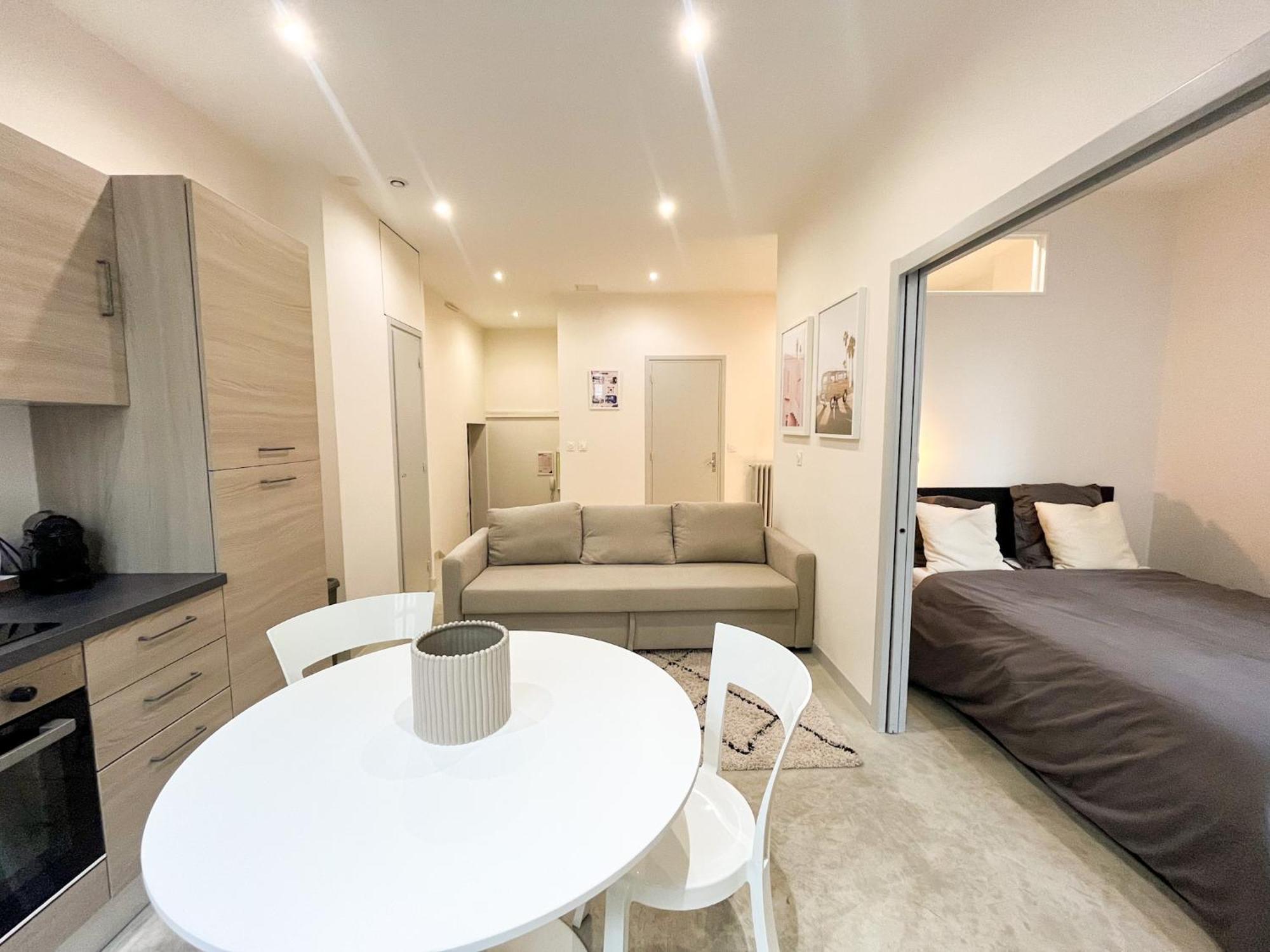 Onnyx Apartment *