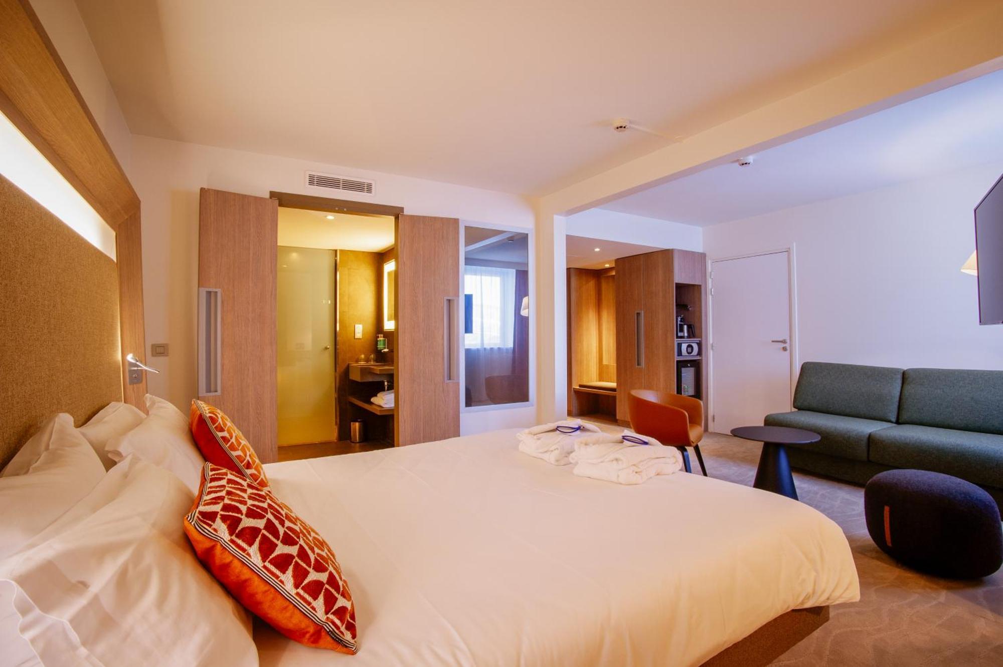 Novotel Confluence Hotel 4*