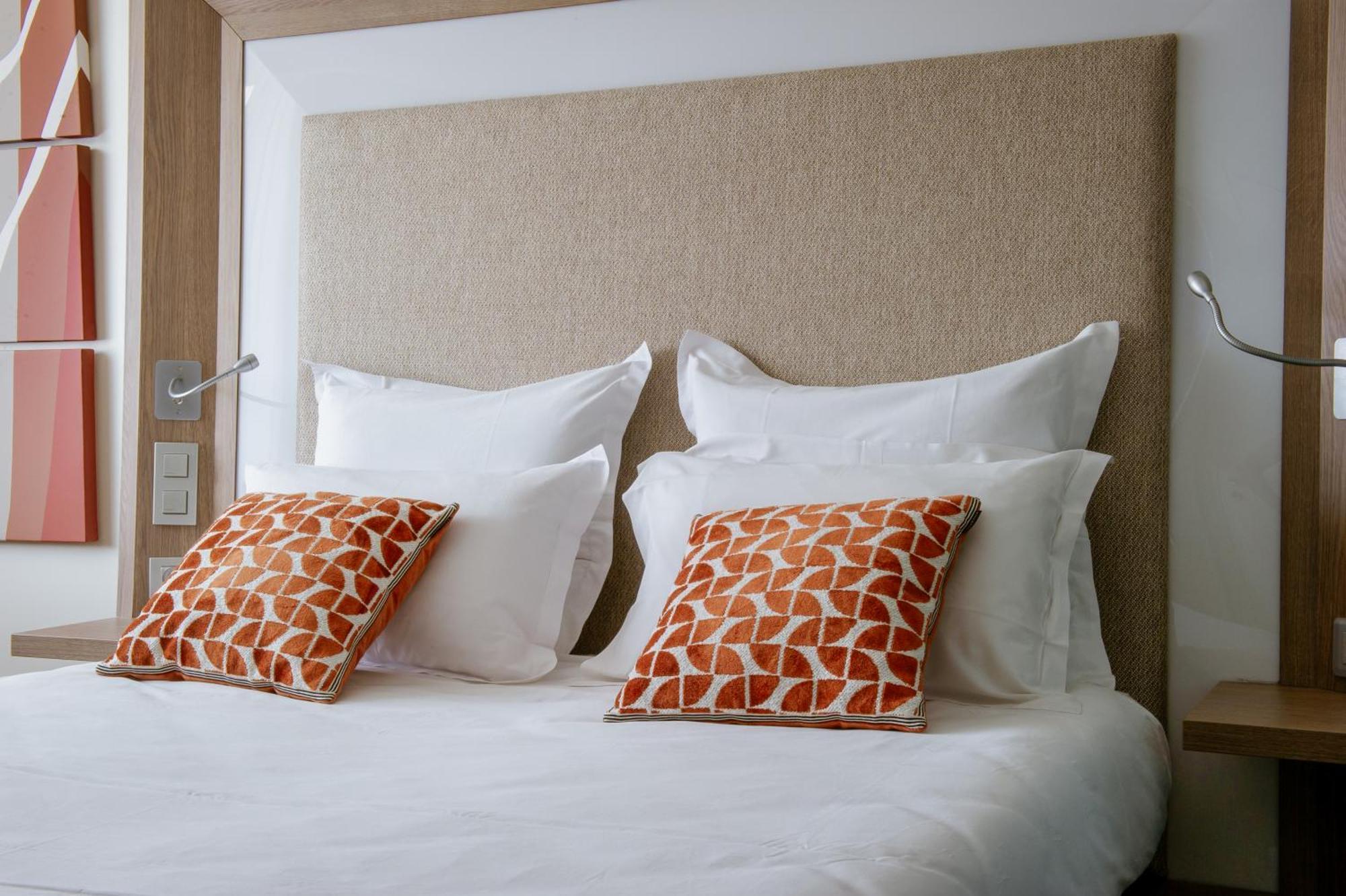 Novotel Centre-confluence Bord De Saone Hotel 4*