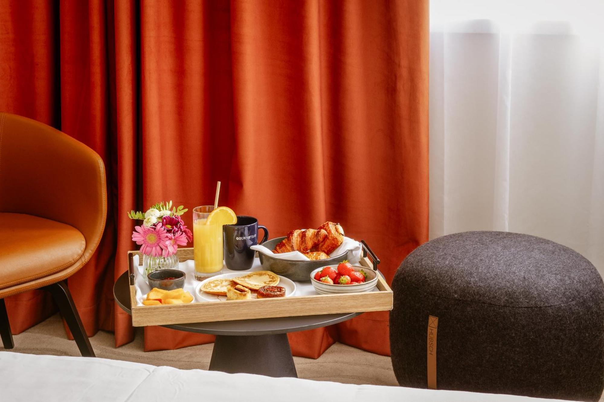 Hotel Novotel Centre-confluence Bord De Saone 4*