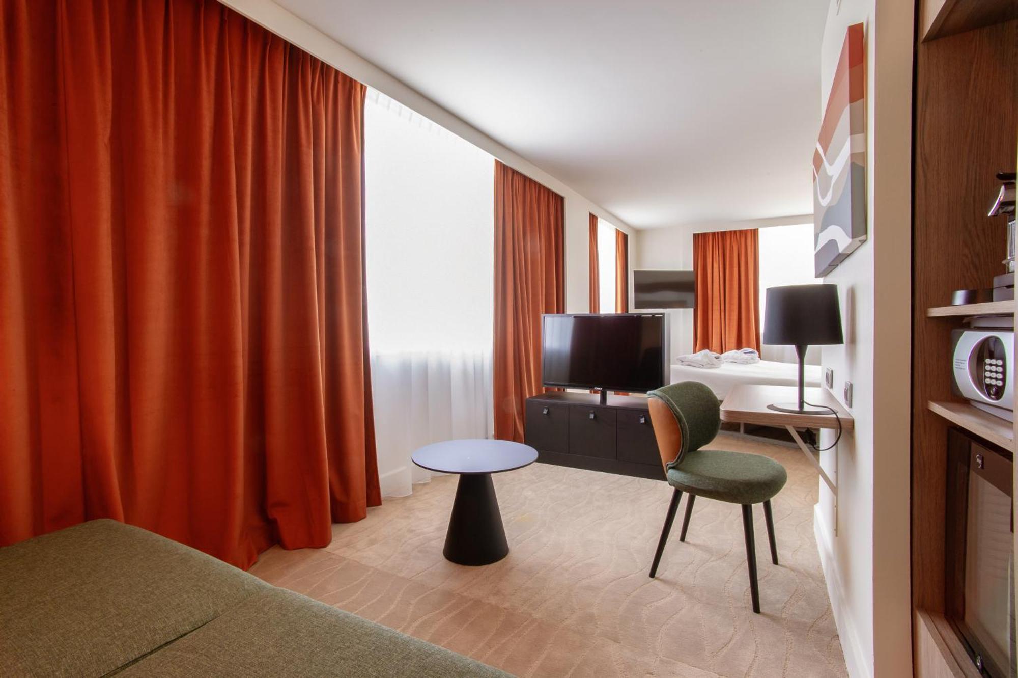 Novotel Centre-confluence Bord De Saone Lyon