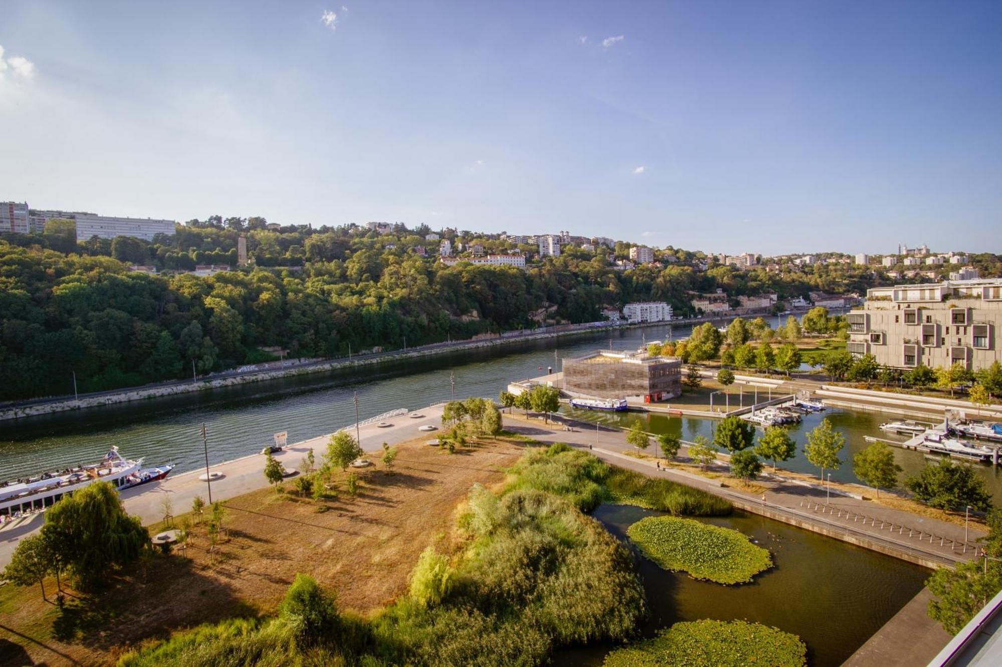 Hotel Novotel Centre-confluence Bord De Saone Lyon