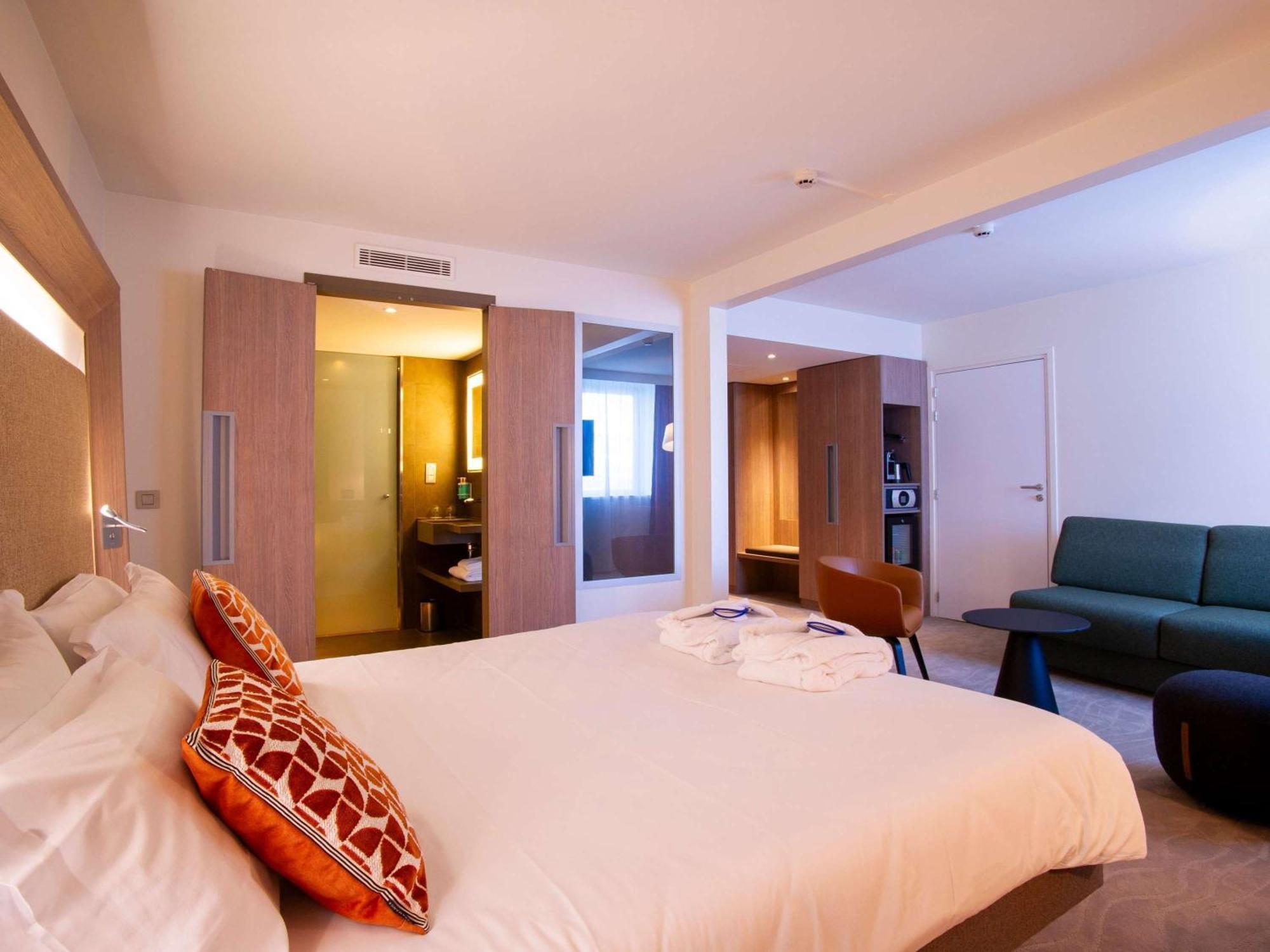 Hotel Novotel Centre-confluence Bord De Saone
