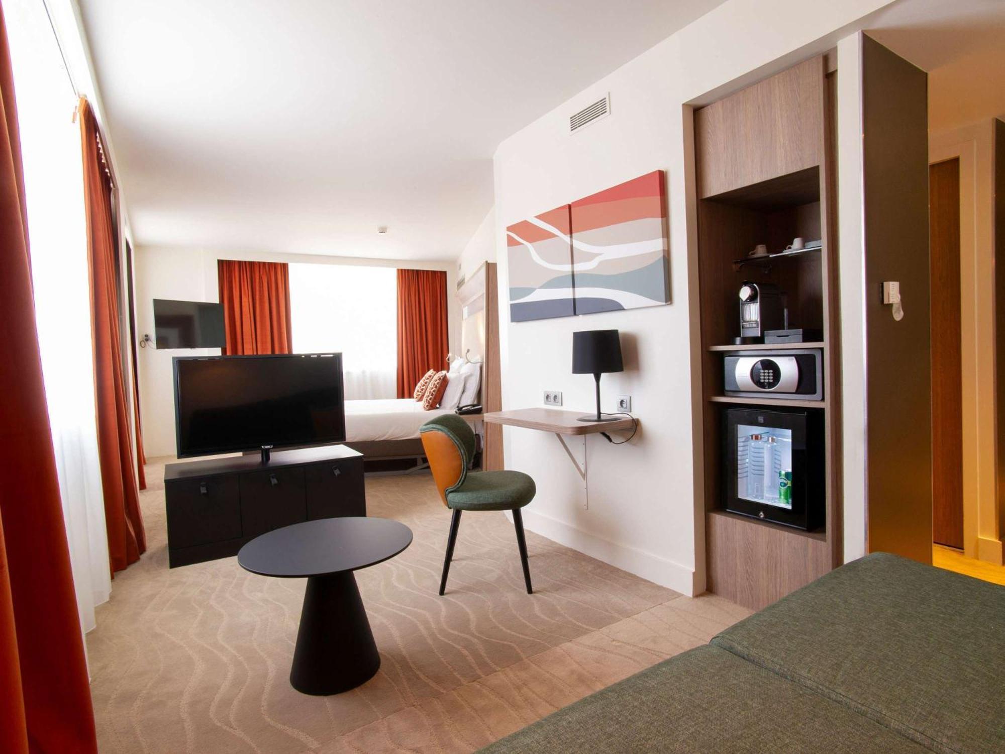 Novotel Centre-confluence Bord De Saone Hotel Lyon