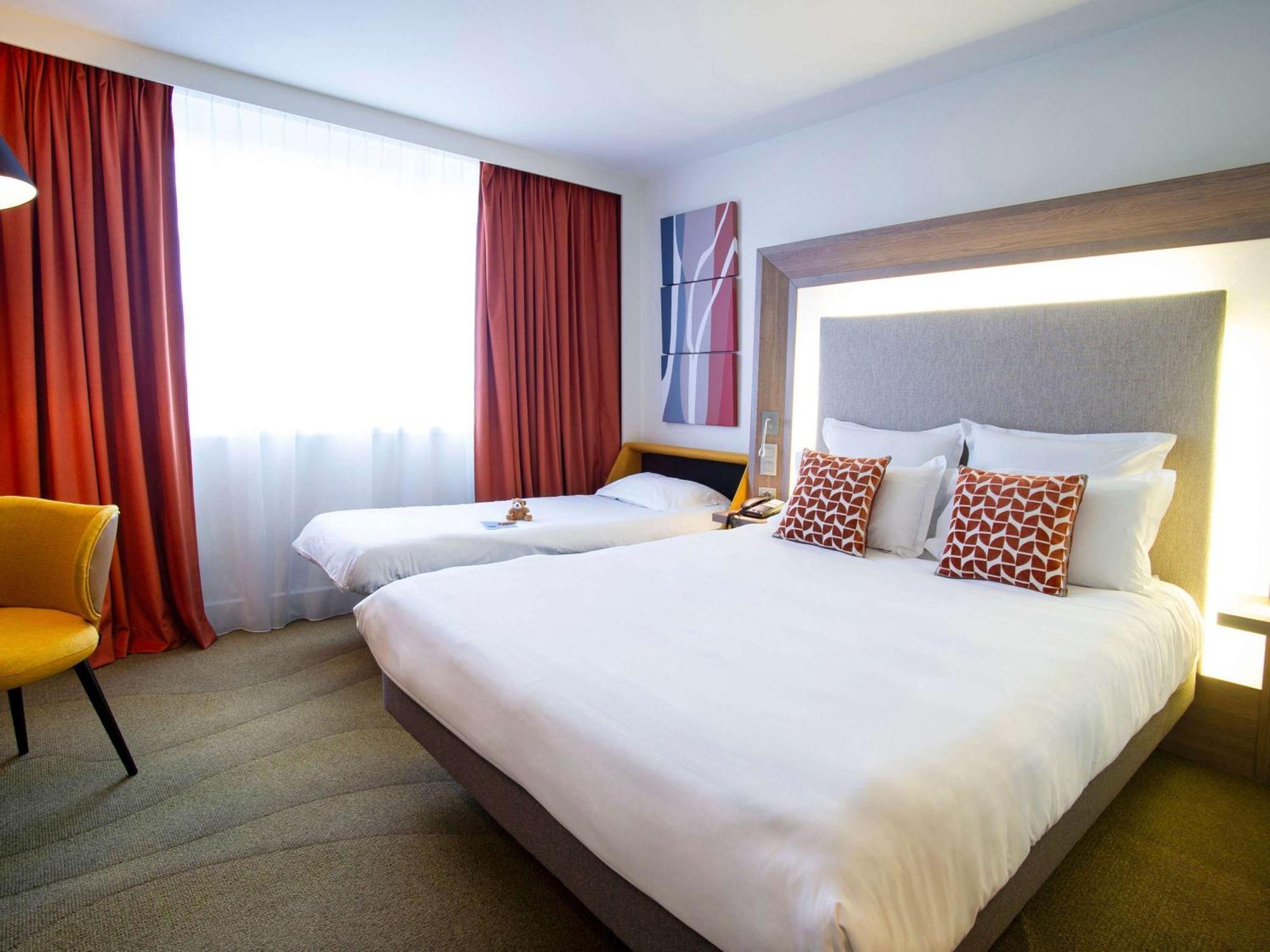Novotel Centre-confluence Bord De Saone 4*
