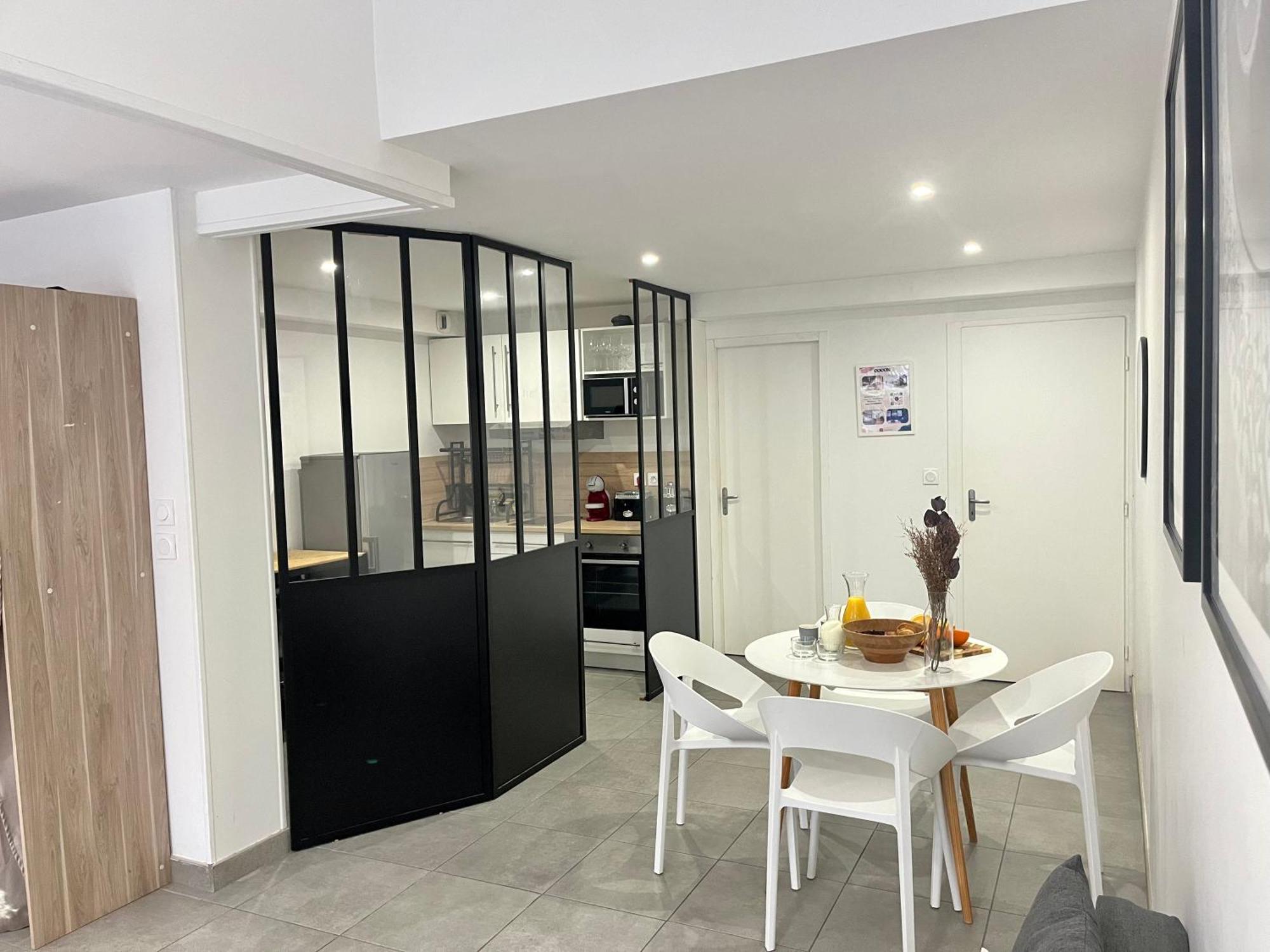 Danburry Apartment *
