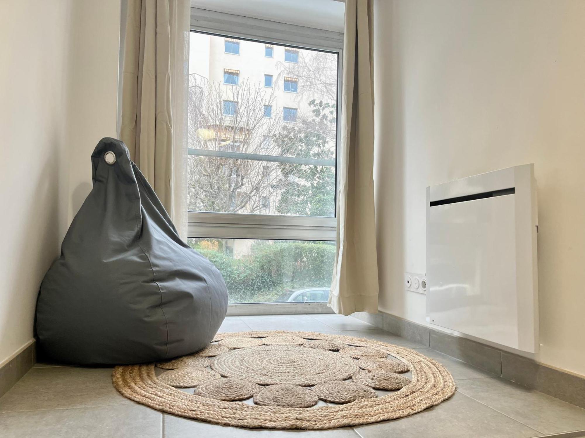 Danburry Apartment *