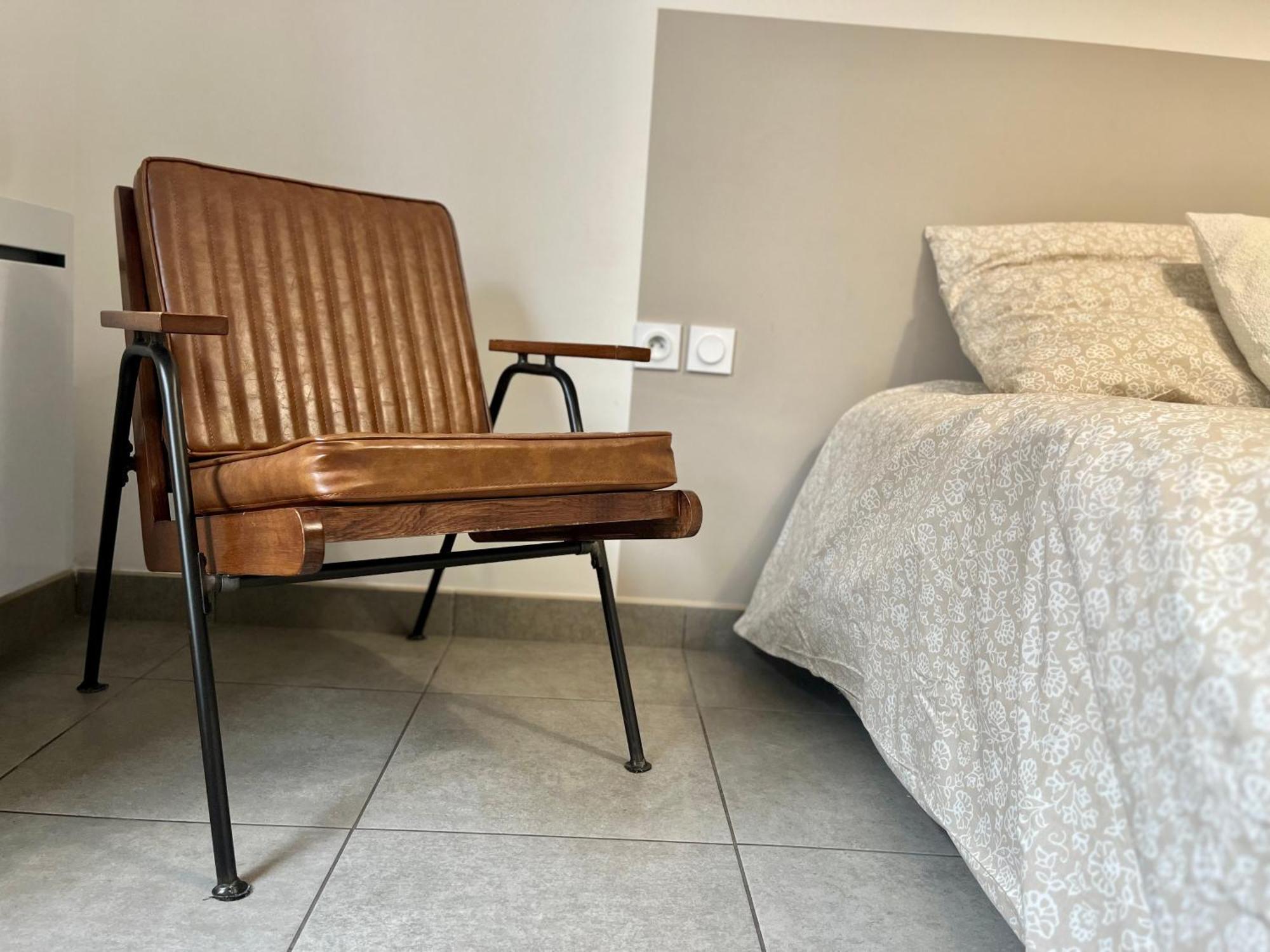 Danburry Apartment *
