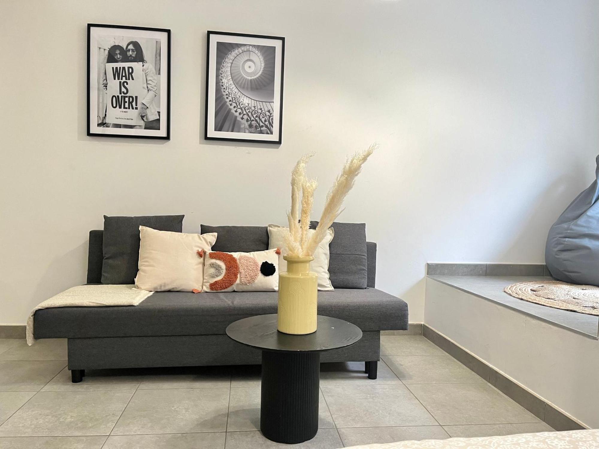 Danburry Apartment *