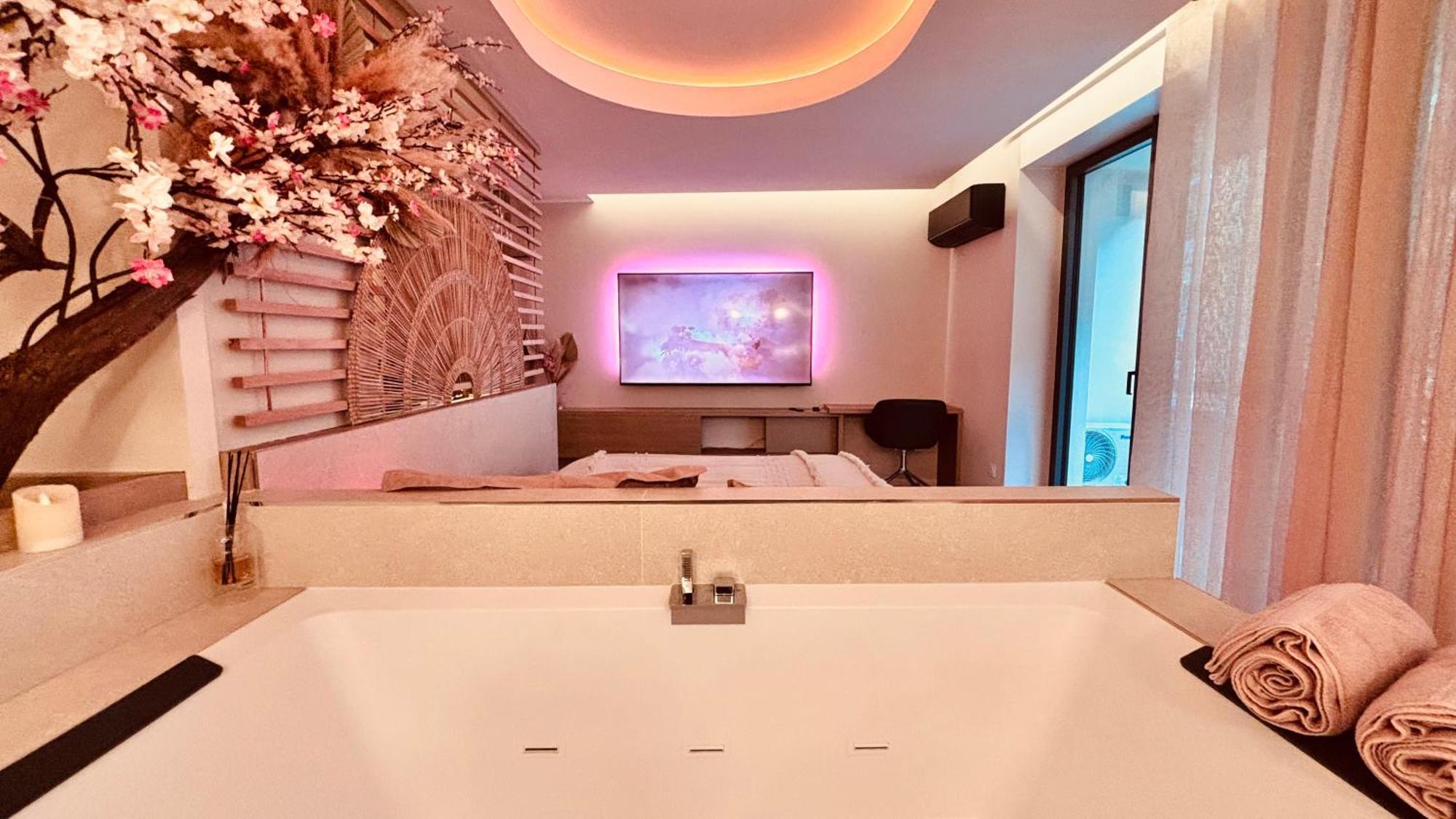 Blossom Suite-hyper Centre Jacuzzi Balcon Clim Apartment *
