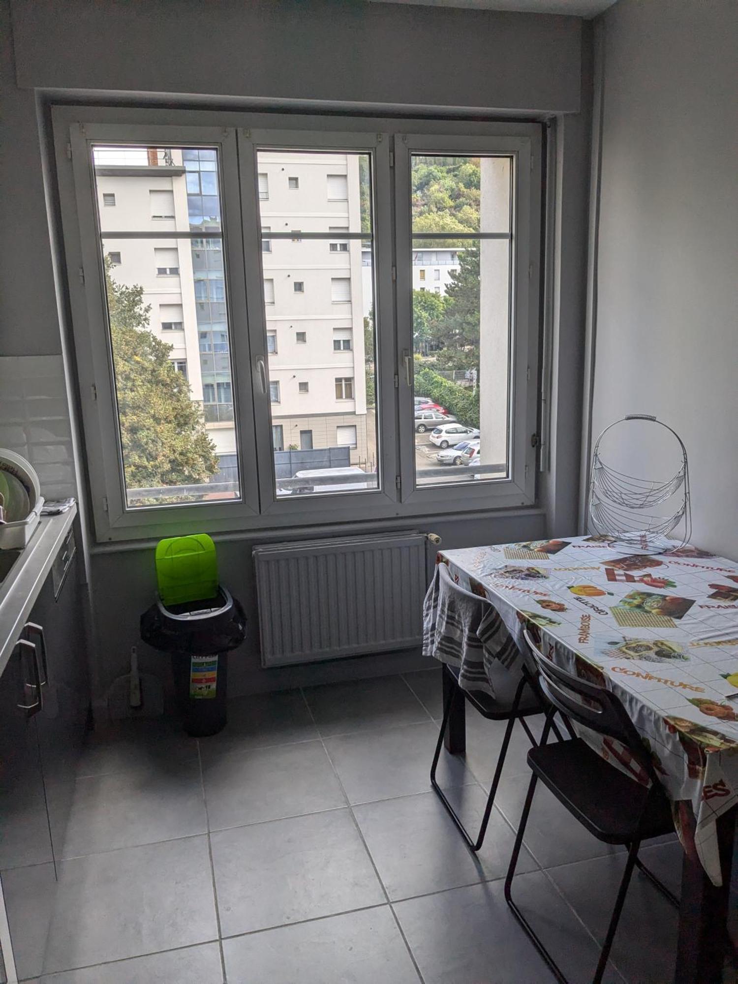 Confortable Au Calme Et Proche Du Centre-ville De Homestay