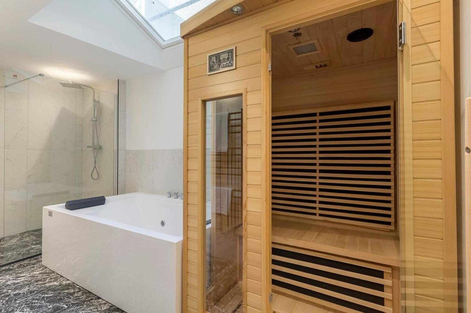 Victor Hugo Romantic - Sauna Et Balneo Apartment *