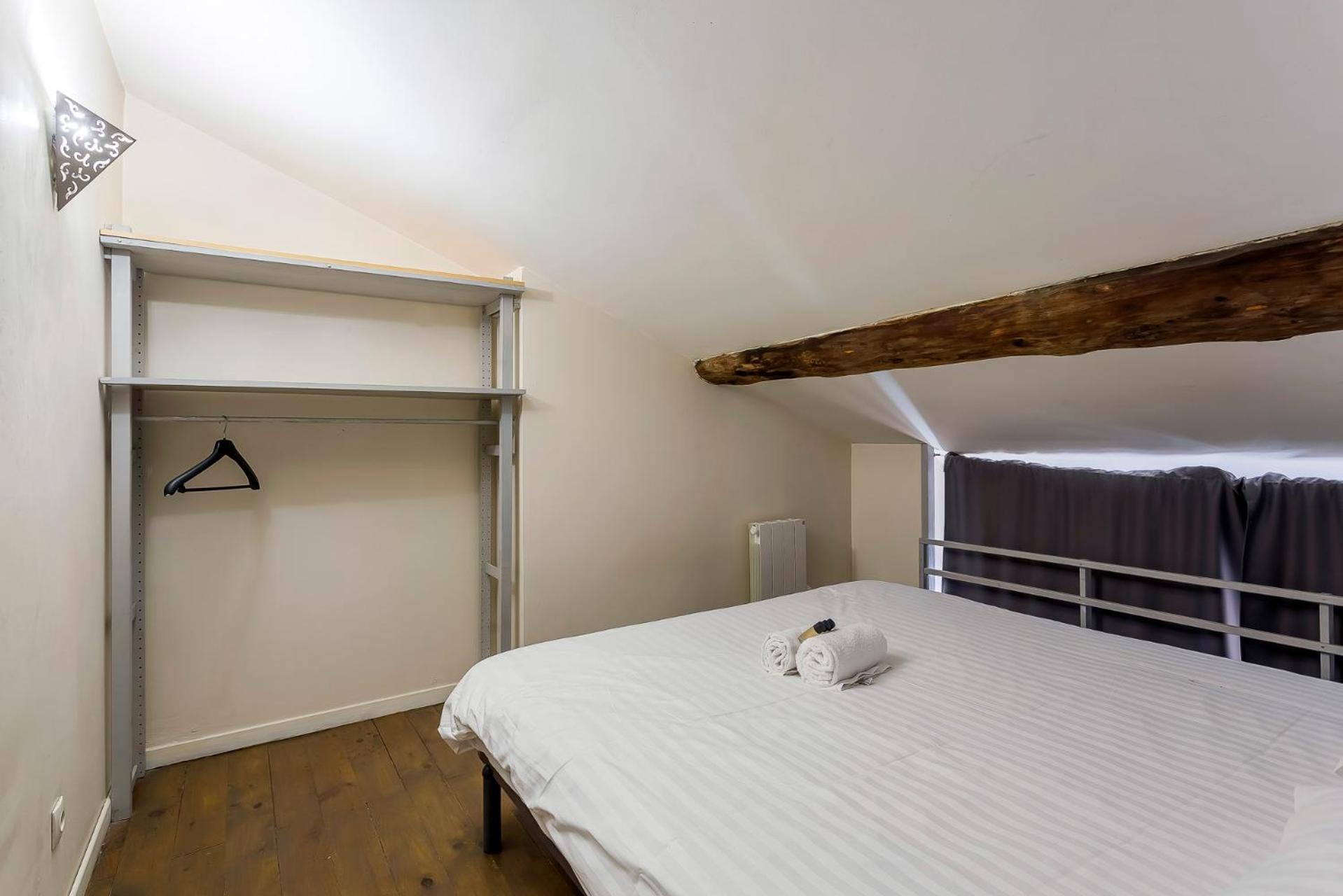Valmy Mezzanine Apartamento *